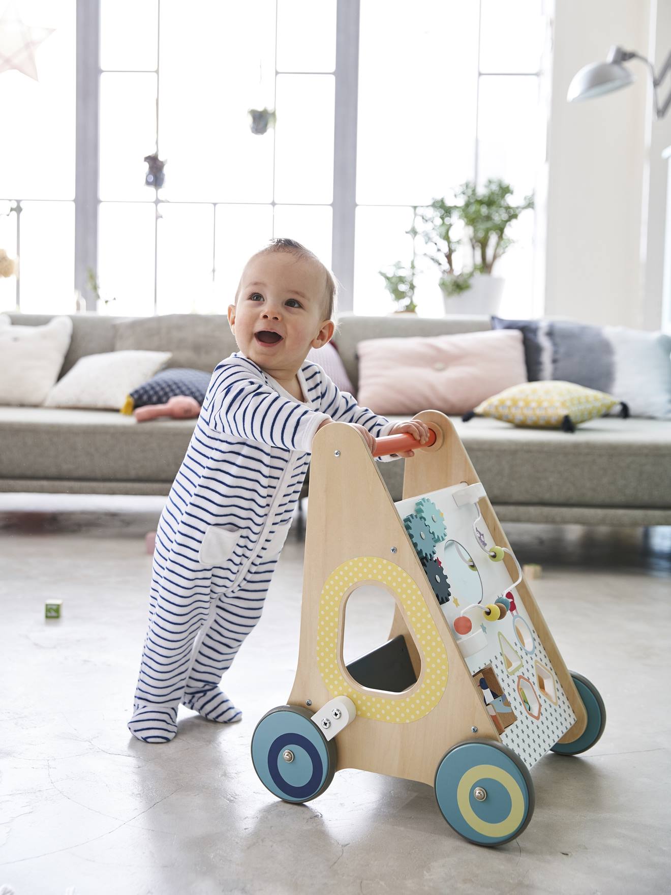 Loopwagen met houten remmen meerkleurig