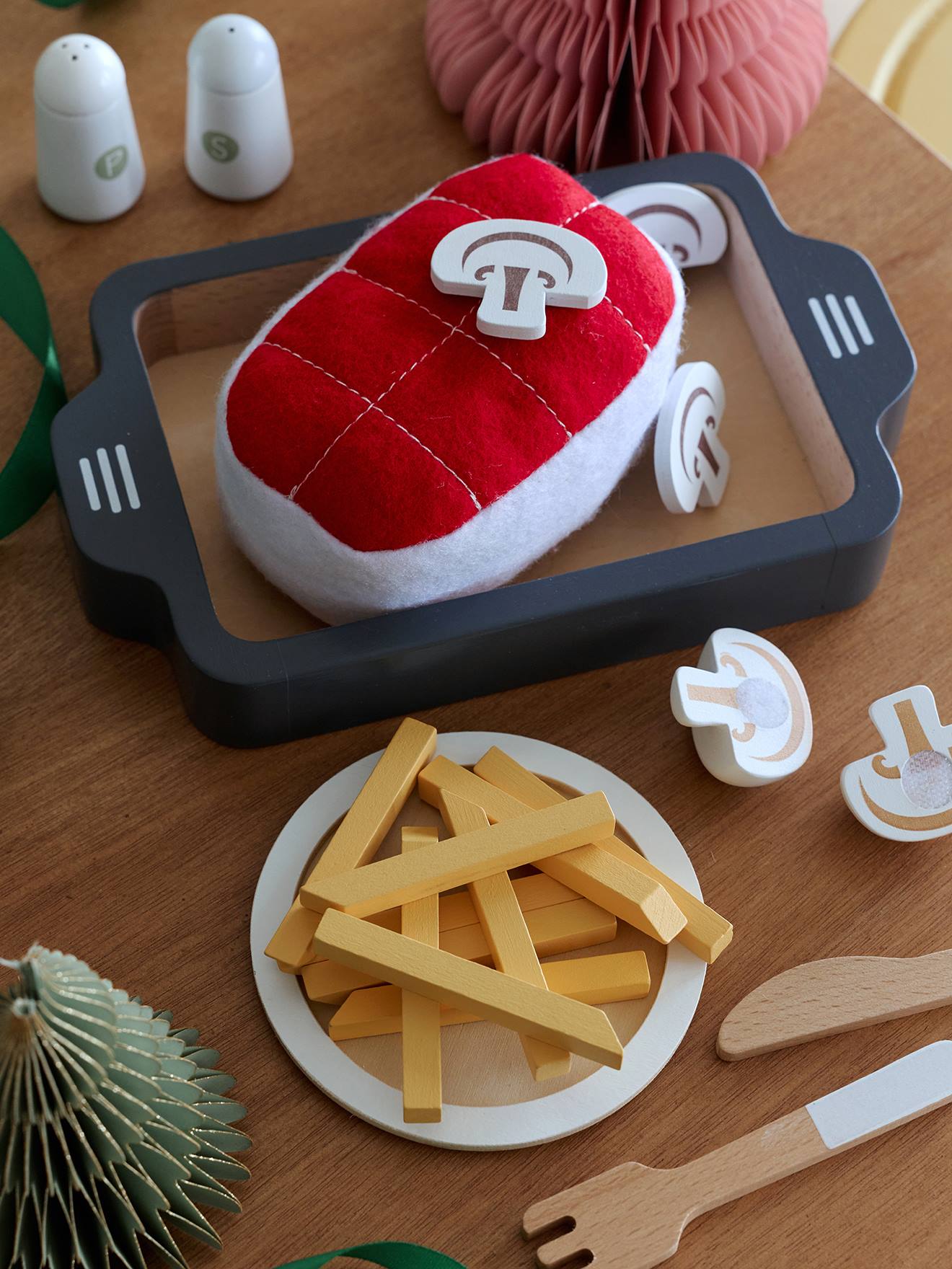 Rooster en toebehoren in vilt en FSC®-hout rood