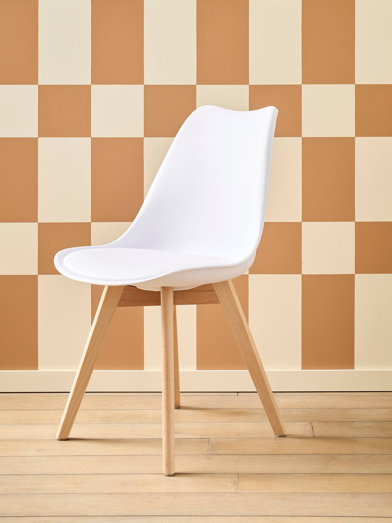 Scandinavische stoel voor basisschoolkinderen wit