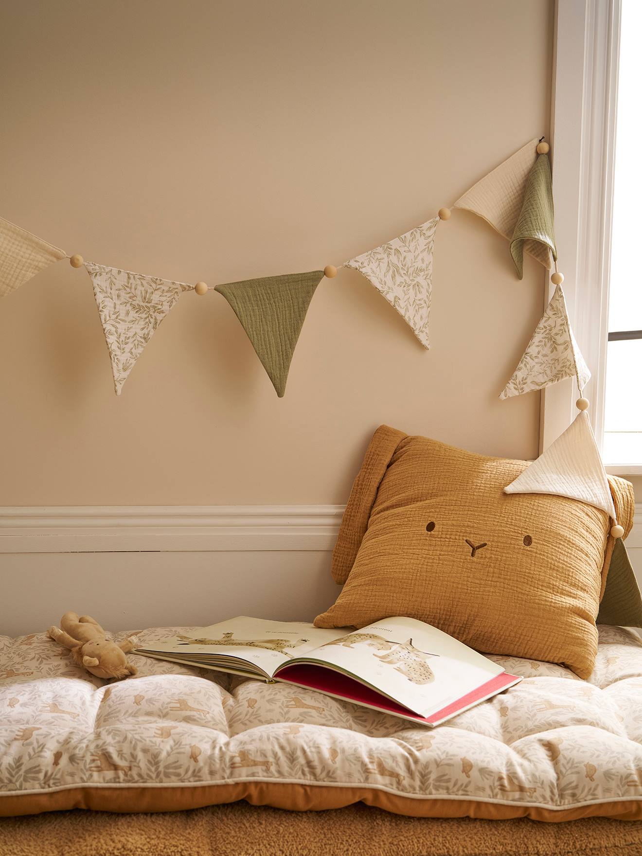 Vlaggetjesslinger van katoengaas saliegroen afbeelding 1