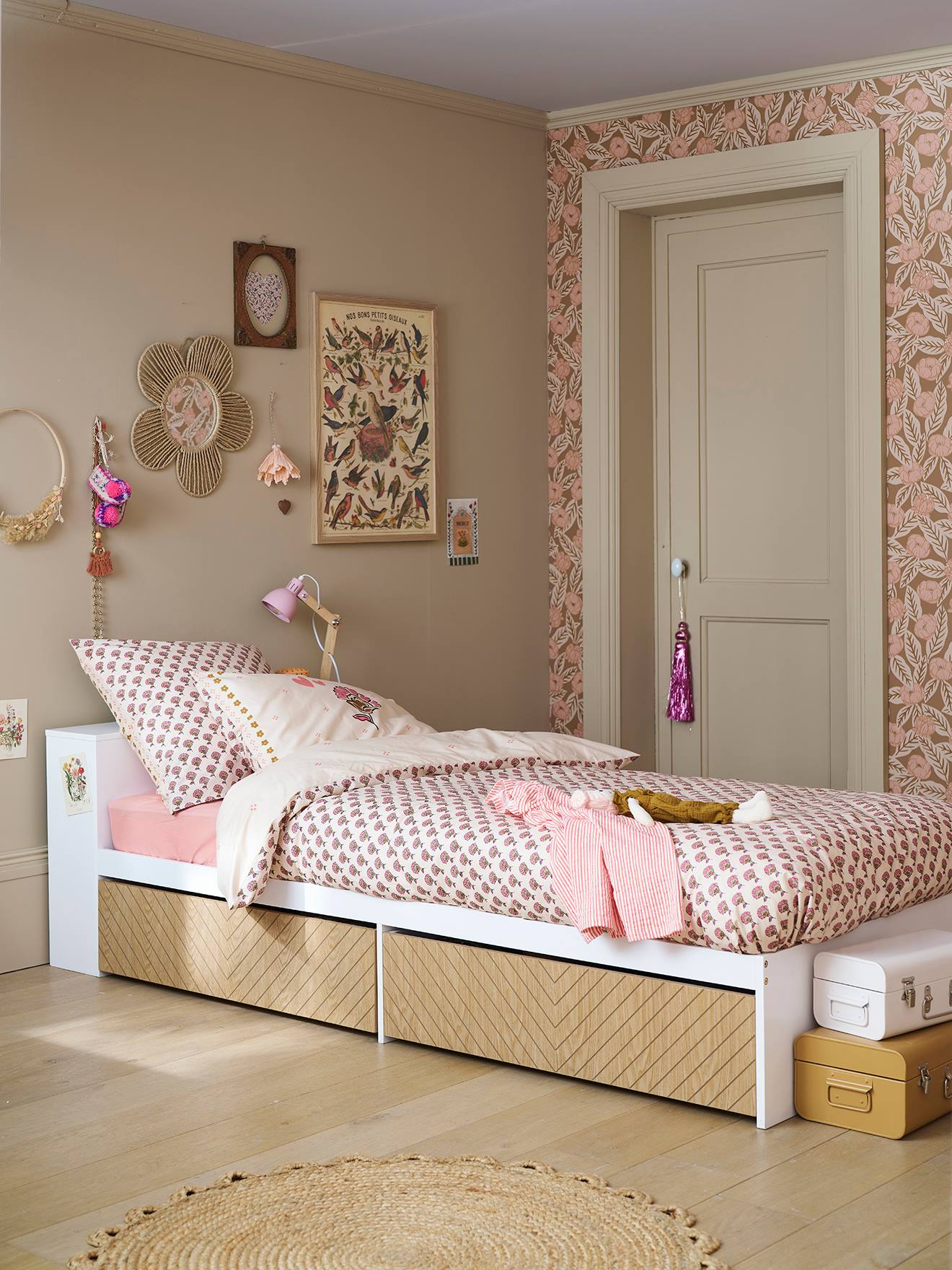 Kinderbed met laden + boekenkast wit