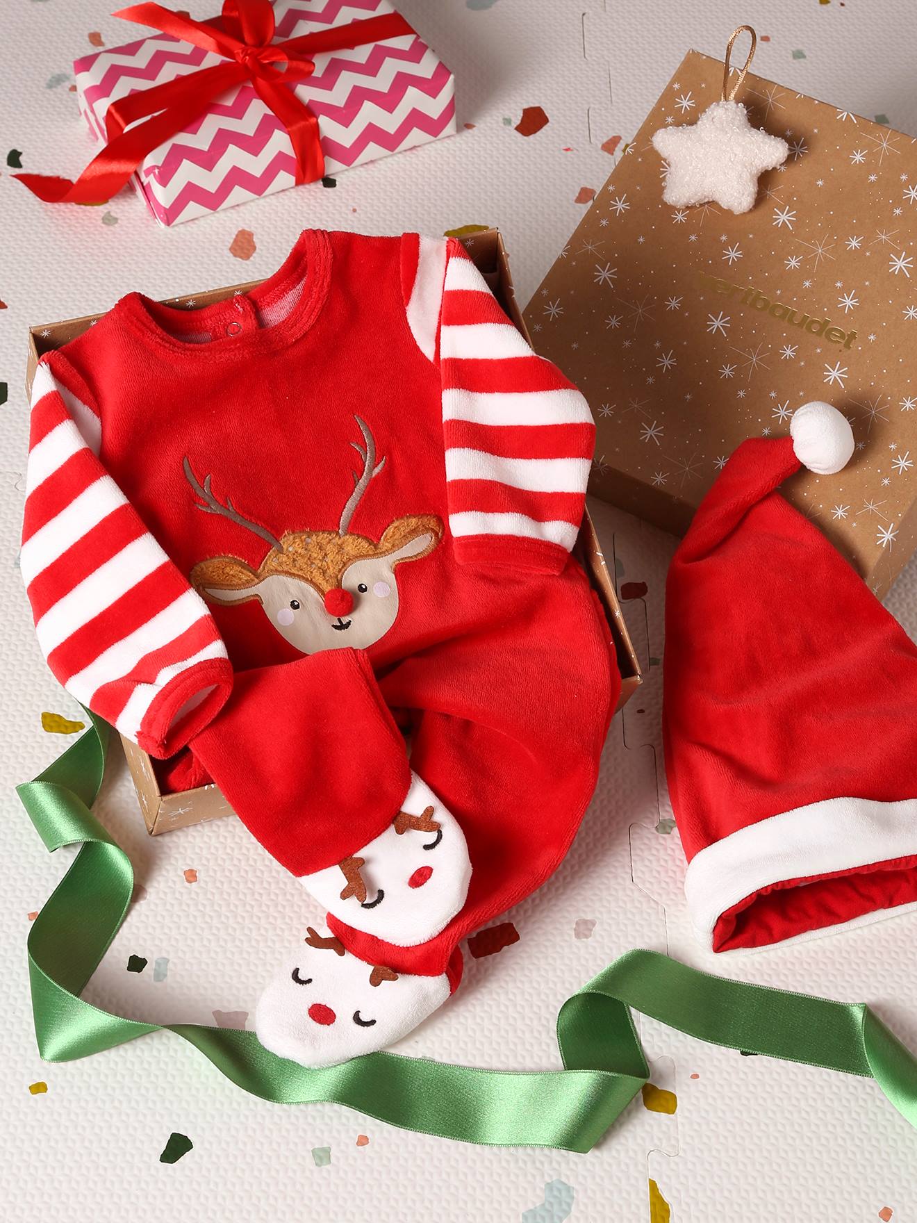 Kerstcadeauset voor baby met fluwelen pyjamapakje + mutsje baksteenrood