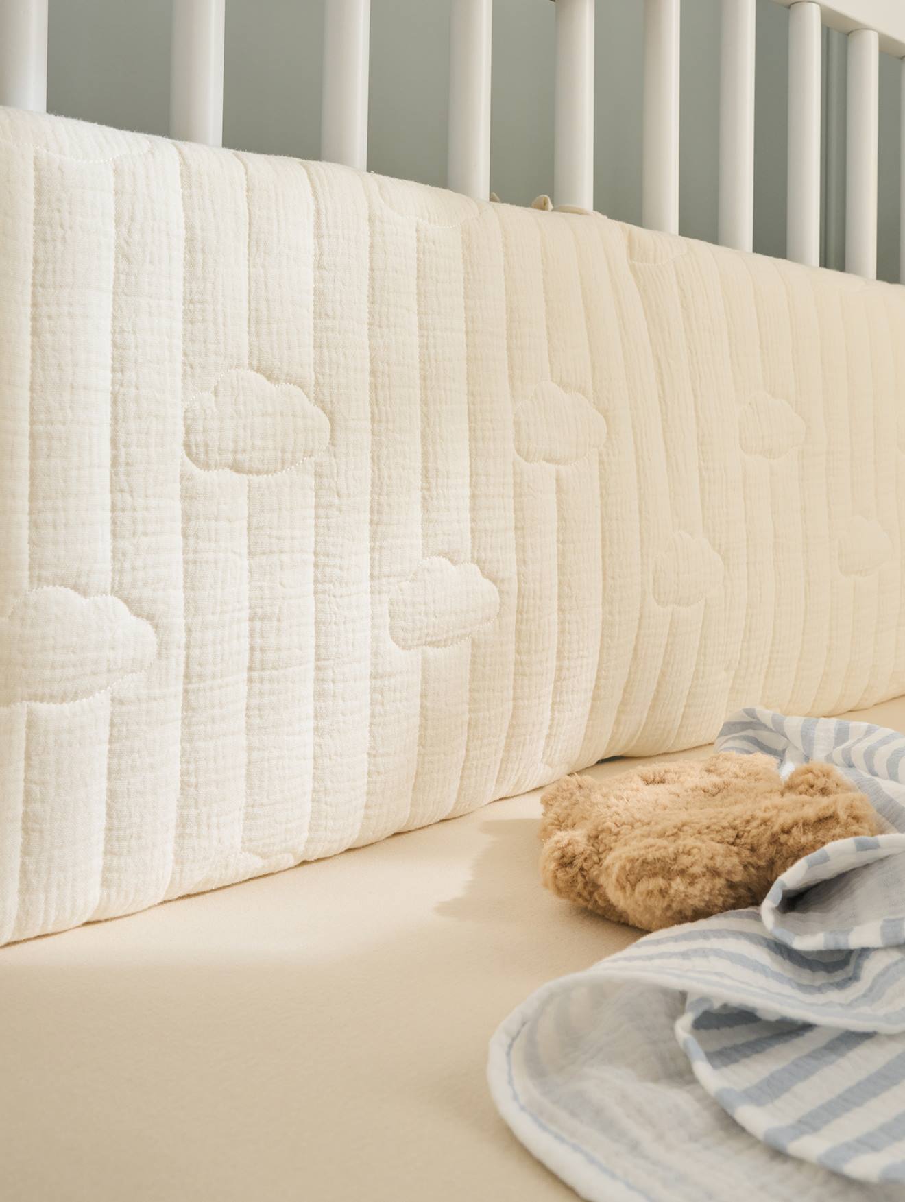 Bedbumper / bumpers IN DE WOLKEN ecru