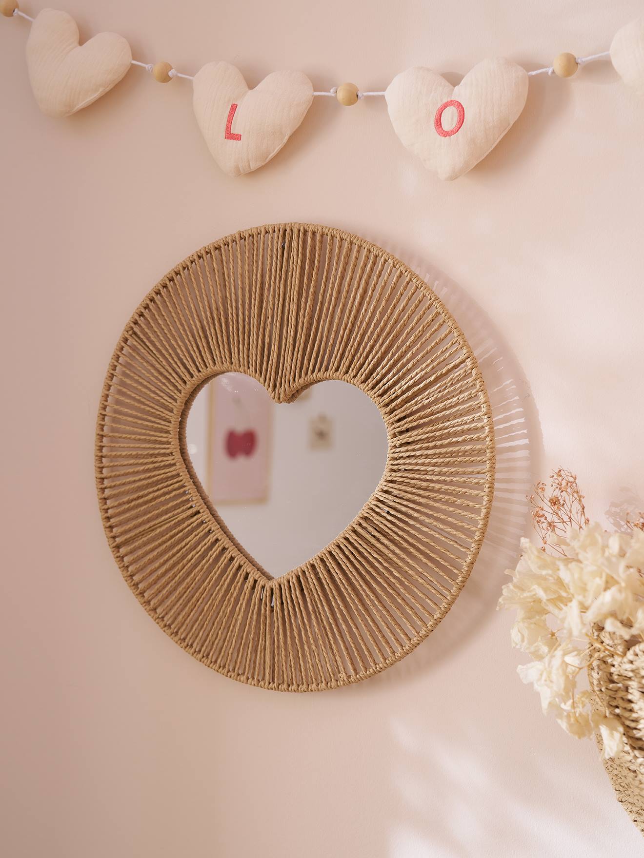 Hartvormige spiegel van papierkoord beige