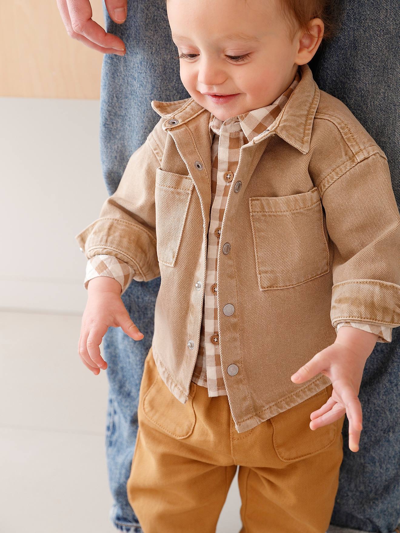 Drukknoop-overhemd voor baby taupe