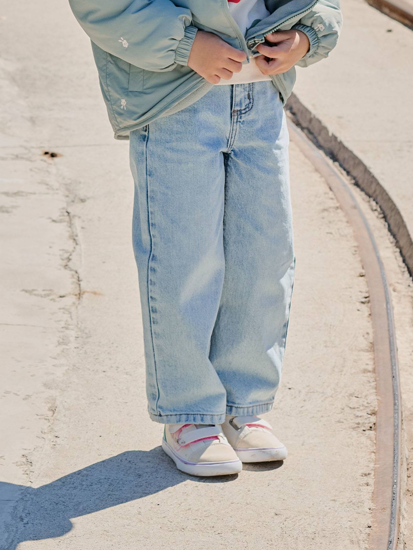 Wijde meisjesjeans medium lichaamsbouw lichtblauw