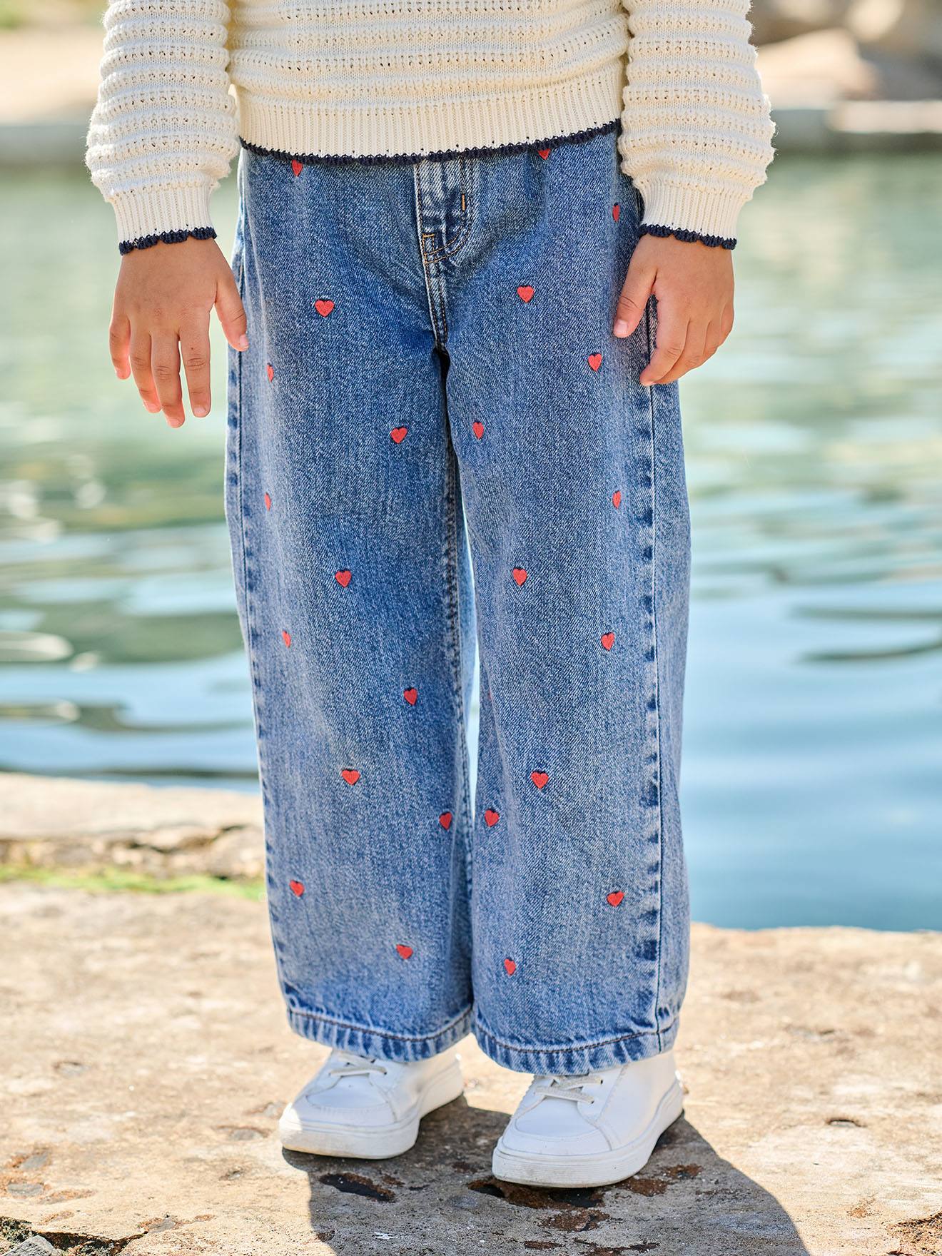 Wijde jeans voor meisjes Susan geborduurd middenblauw