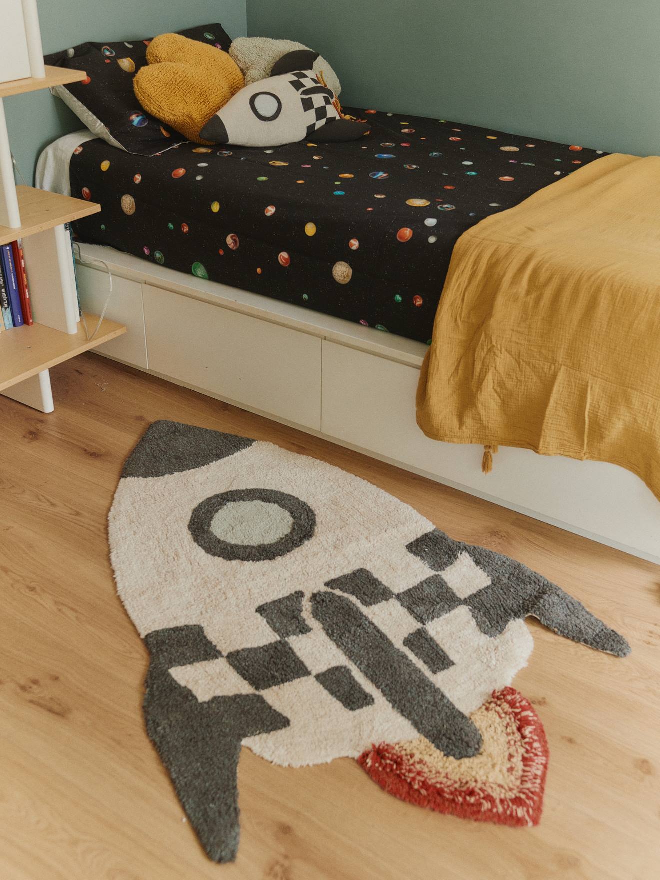 Kindertapijt in de vorm van een raket meerkleurig