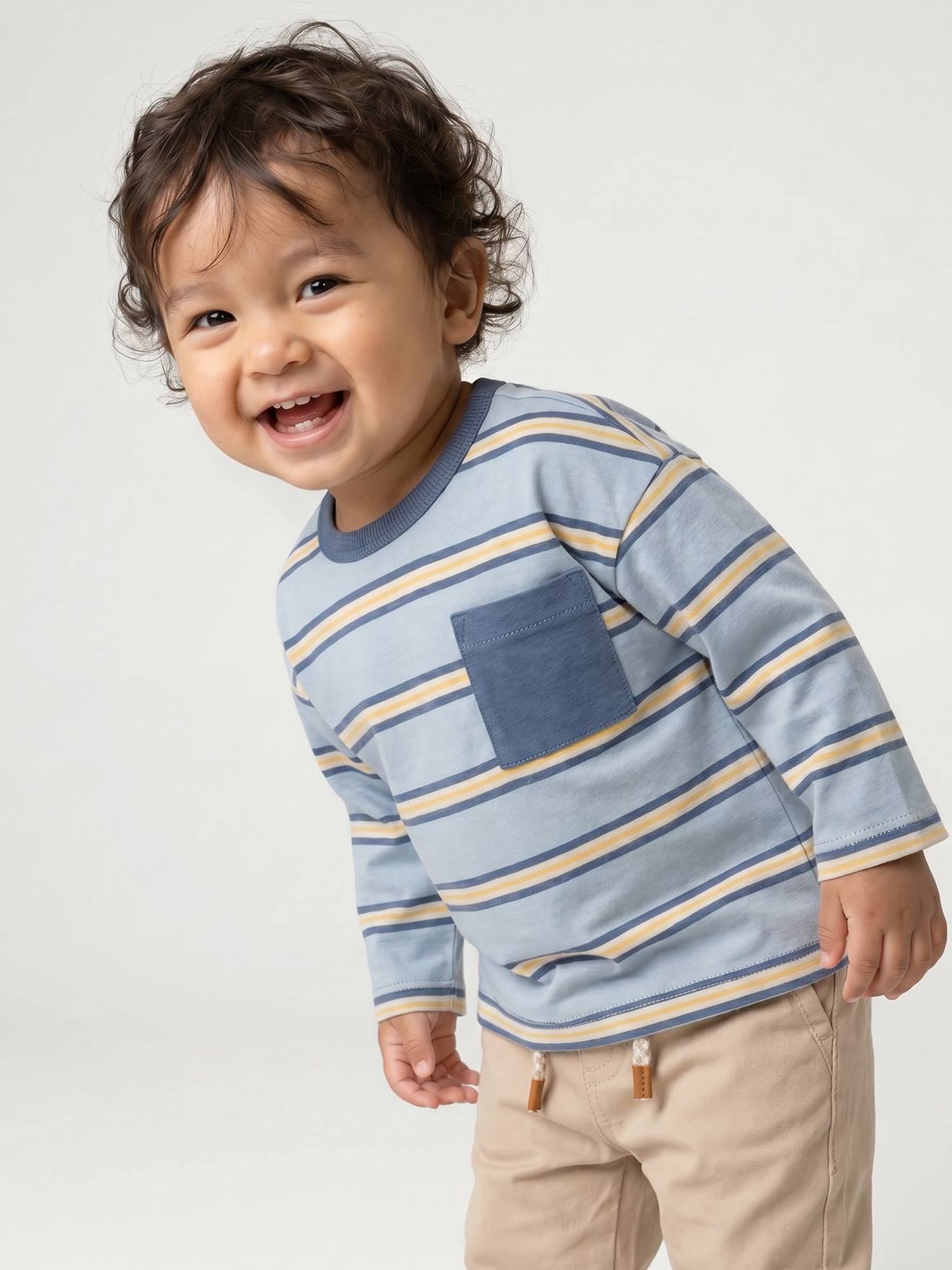 Gestreept babyshirt met borstzak hemelsblauw