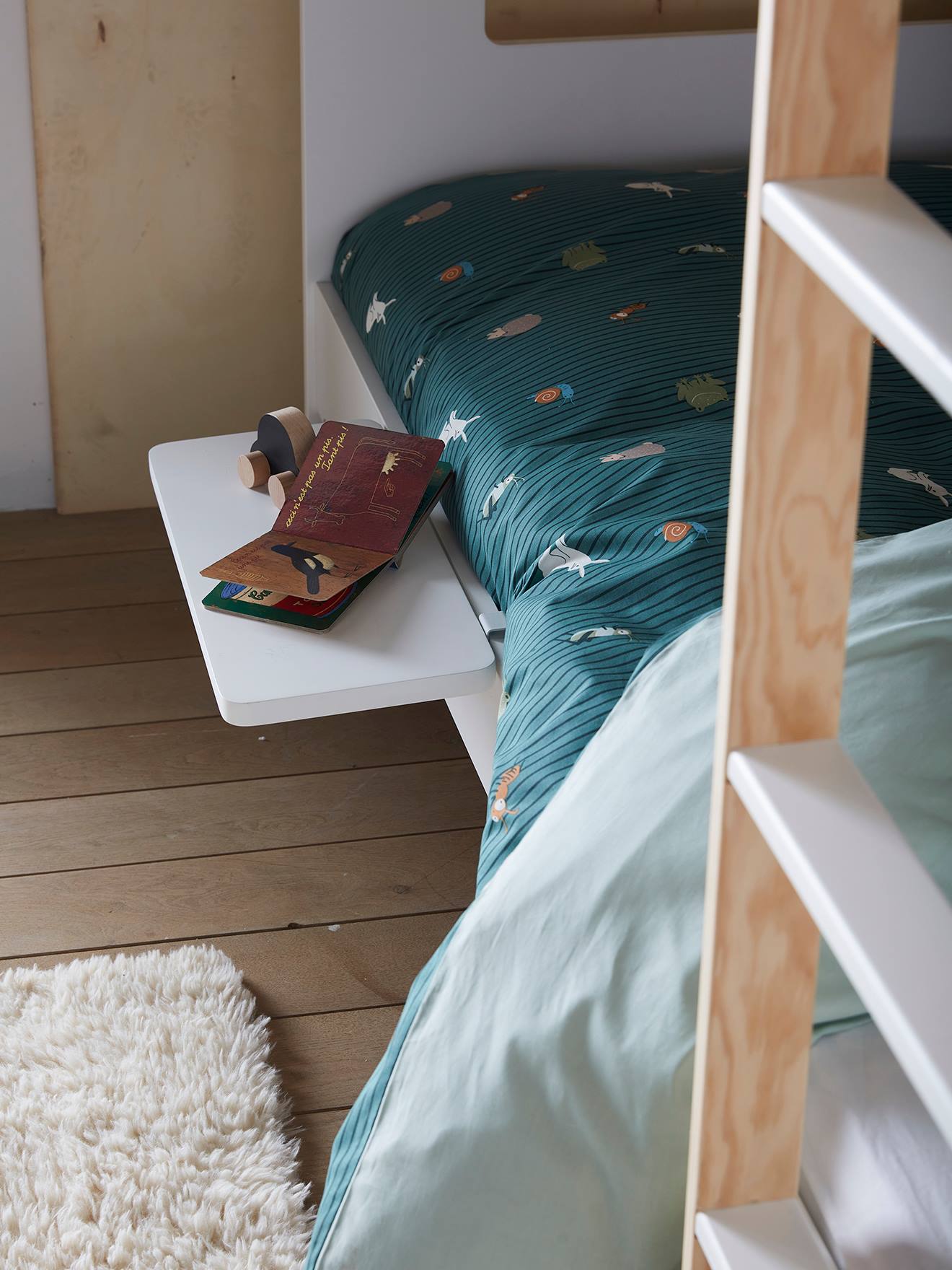 Bedplankje om op te hangen wit afbeelding