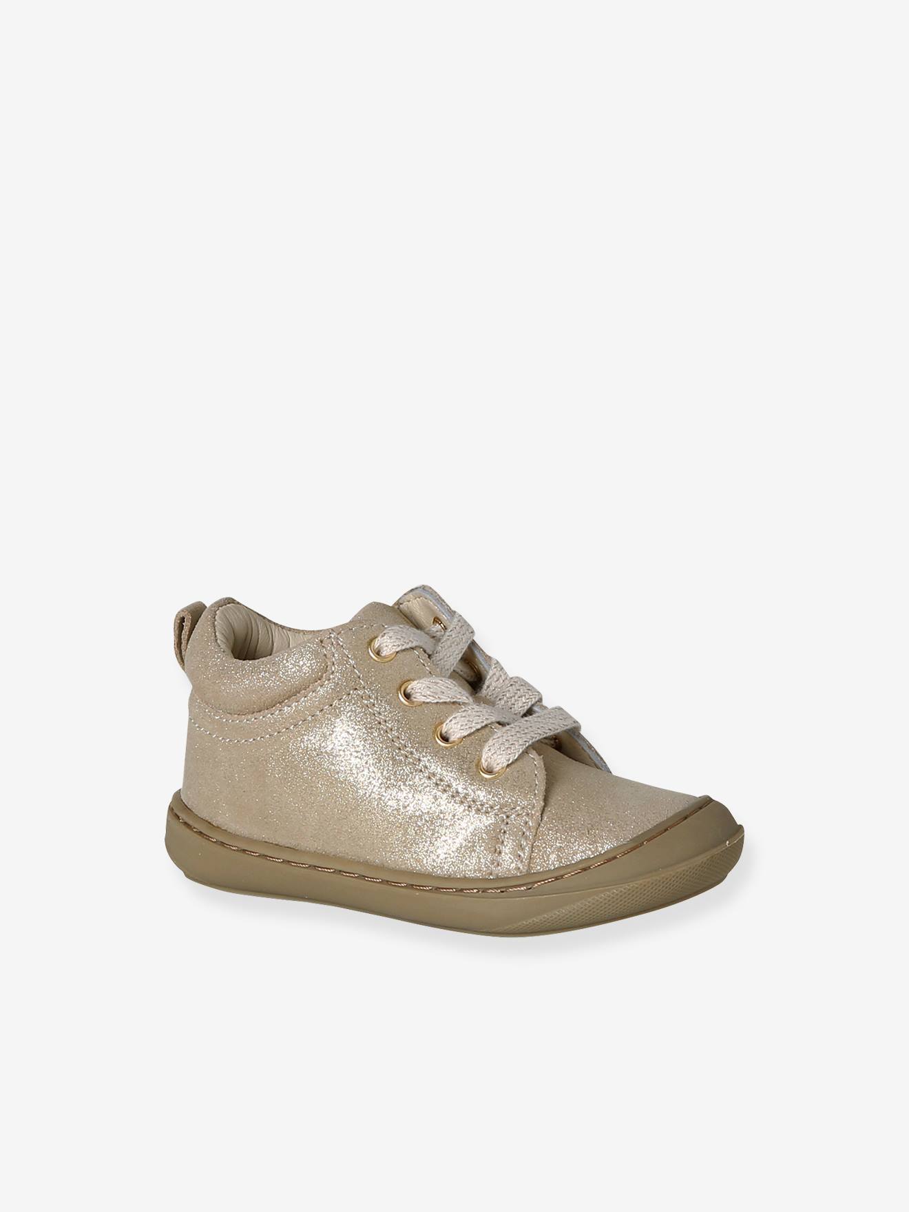 Baby eerste stapjes, veterschoenen van soepel leer goudgeel