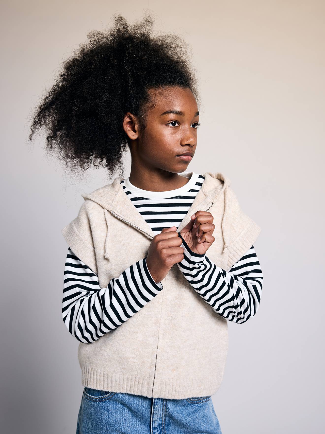 Mouwloos vest met capuchon beige