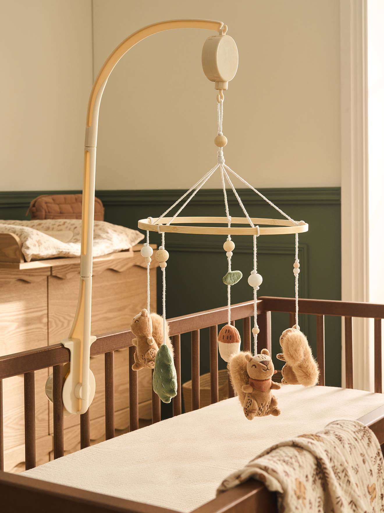 Muzikale babymobiel voor bed beige