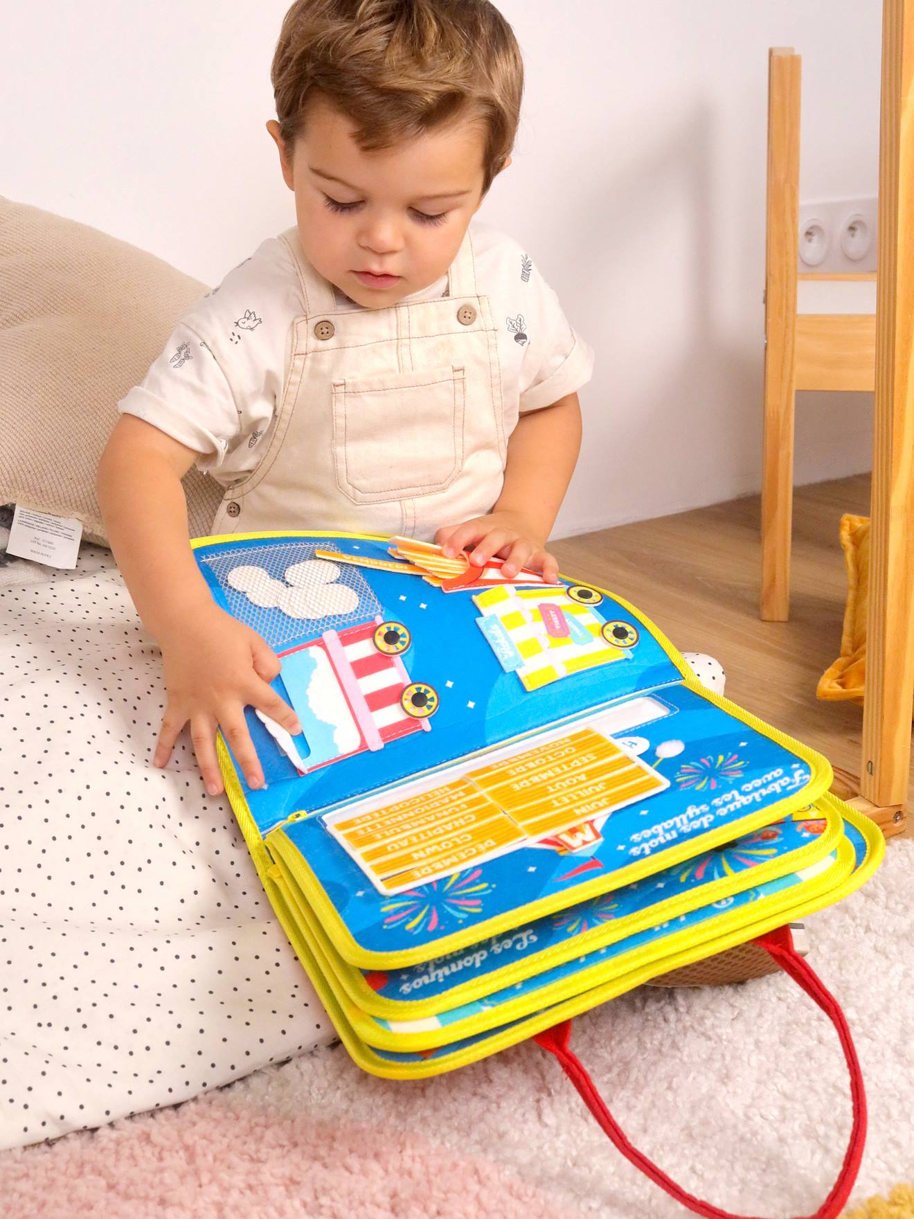 J.A.D.E Montessori tas met 7 activiteiten rood