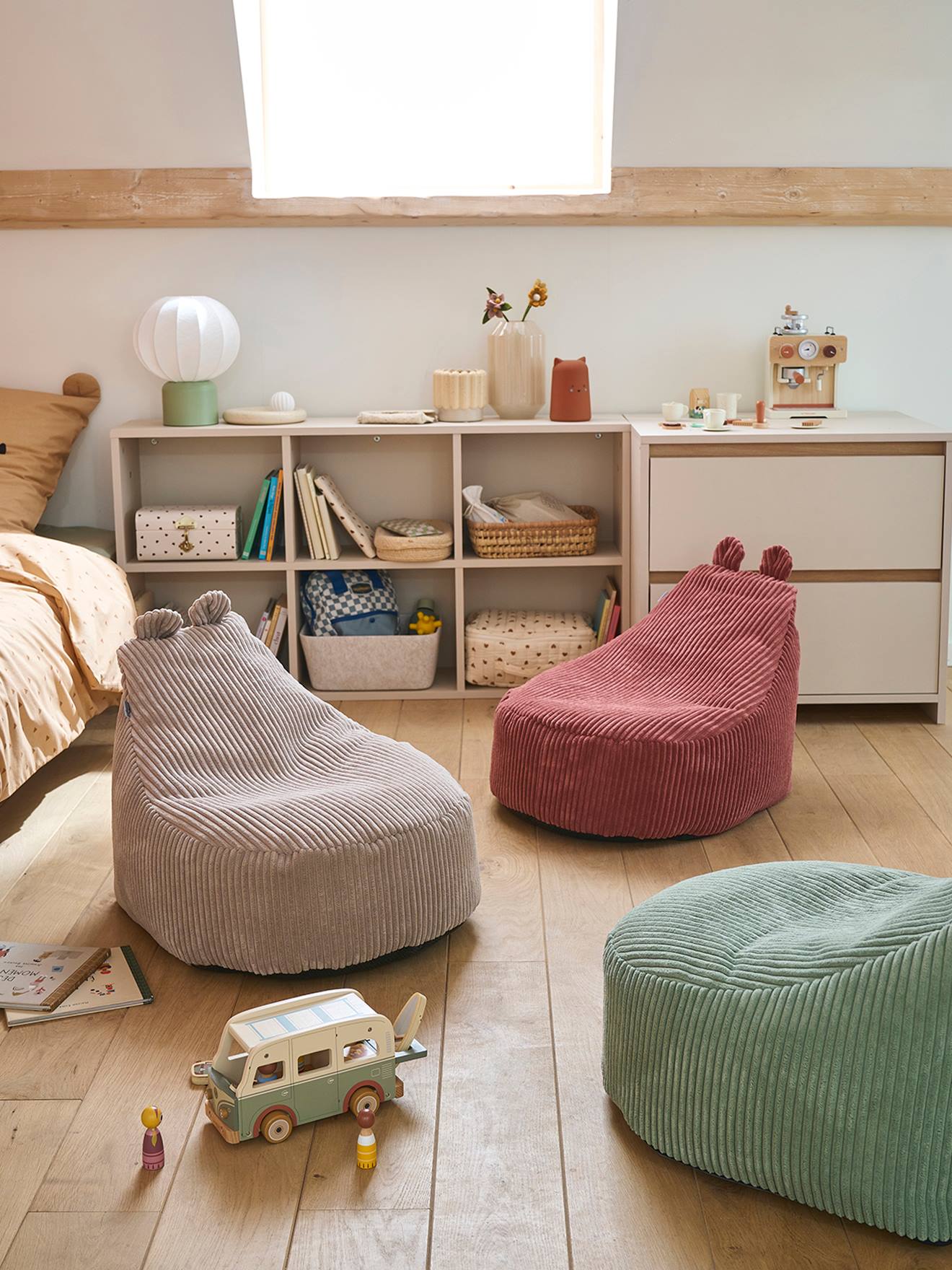 Kinderpoef van ribfluweel beige