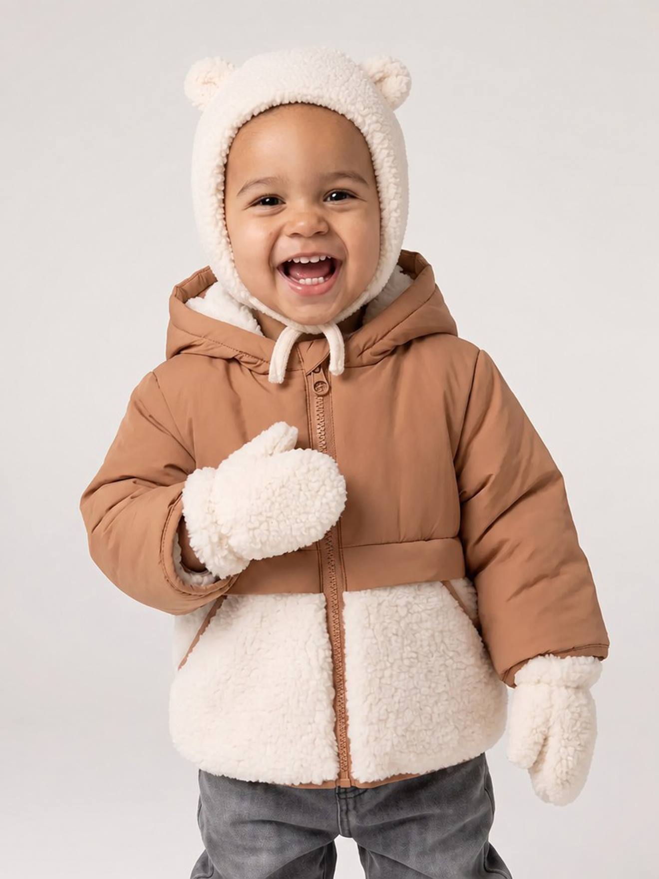 Babyjongens jas met muts hazelnoot