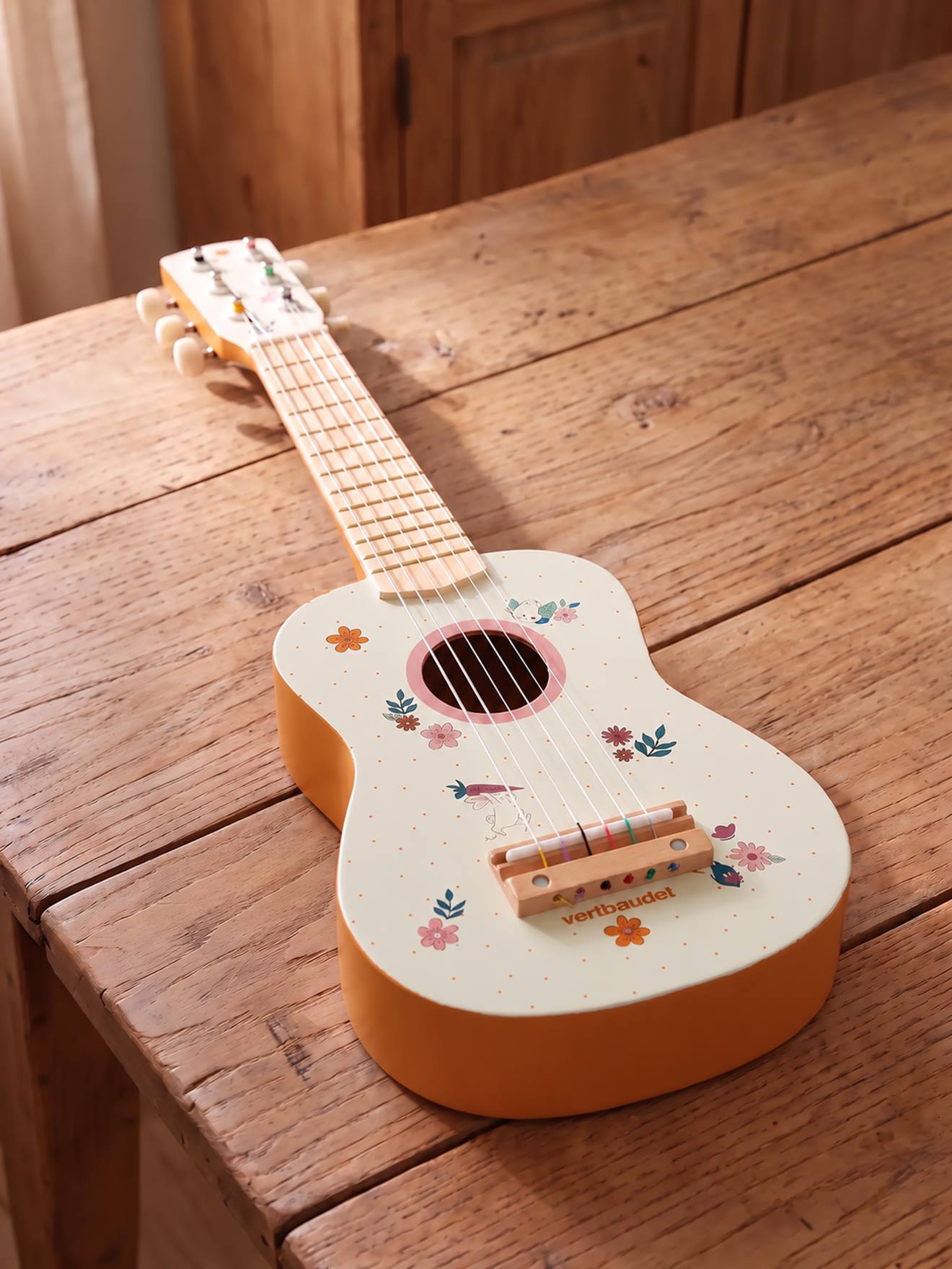Houten gitaar rozen