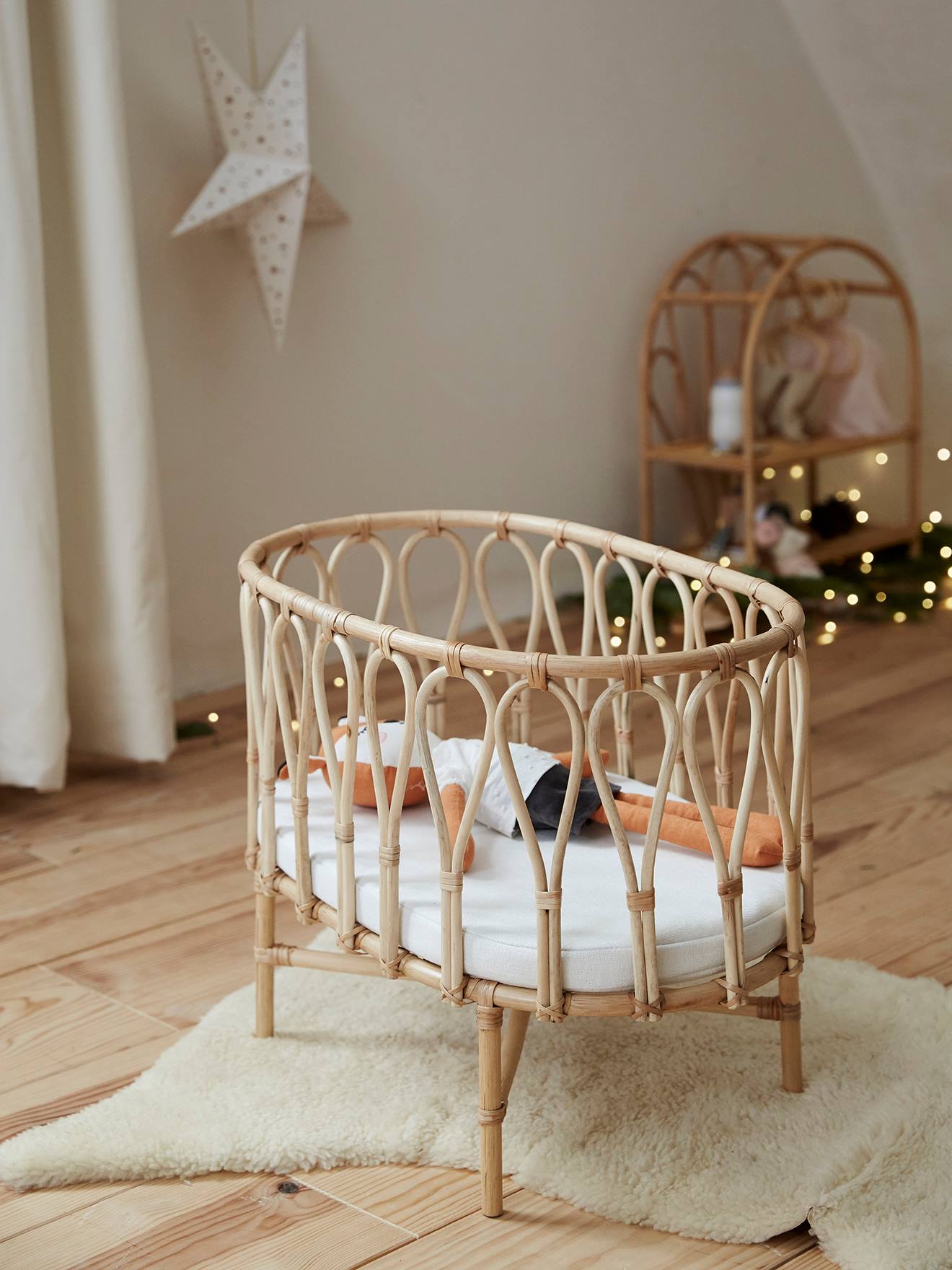 Rotan bed voor babypop beige