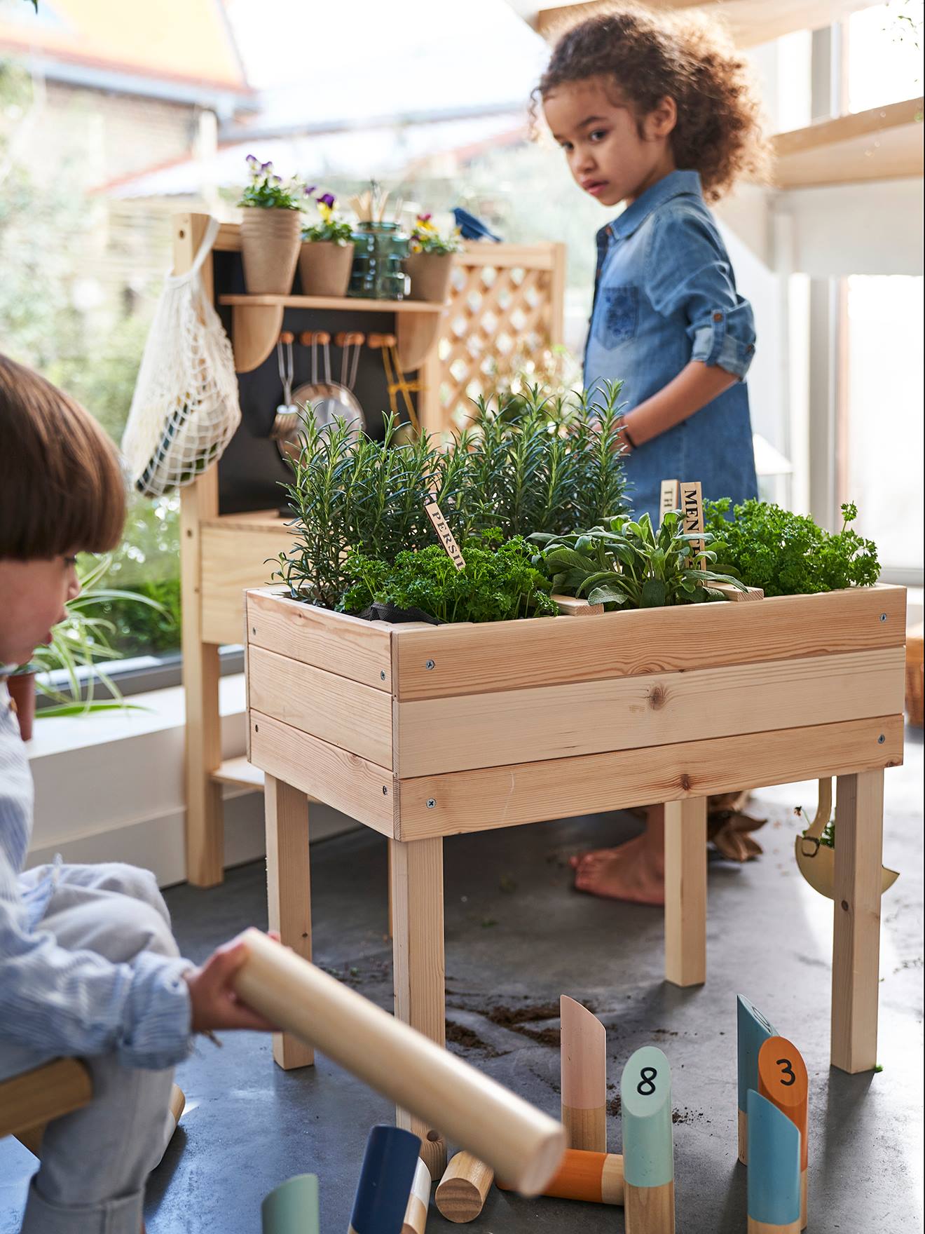 Vierkante houten moestuin beige