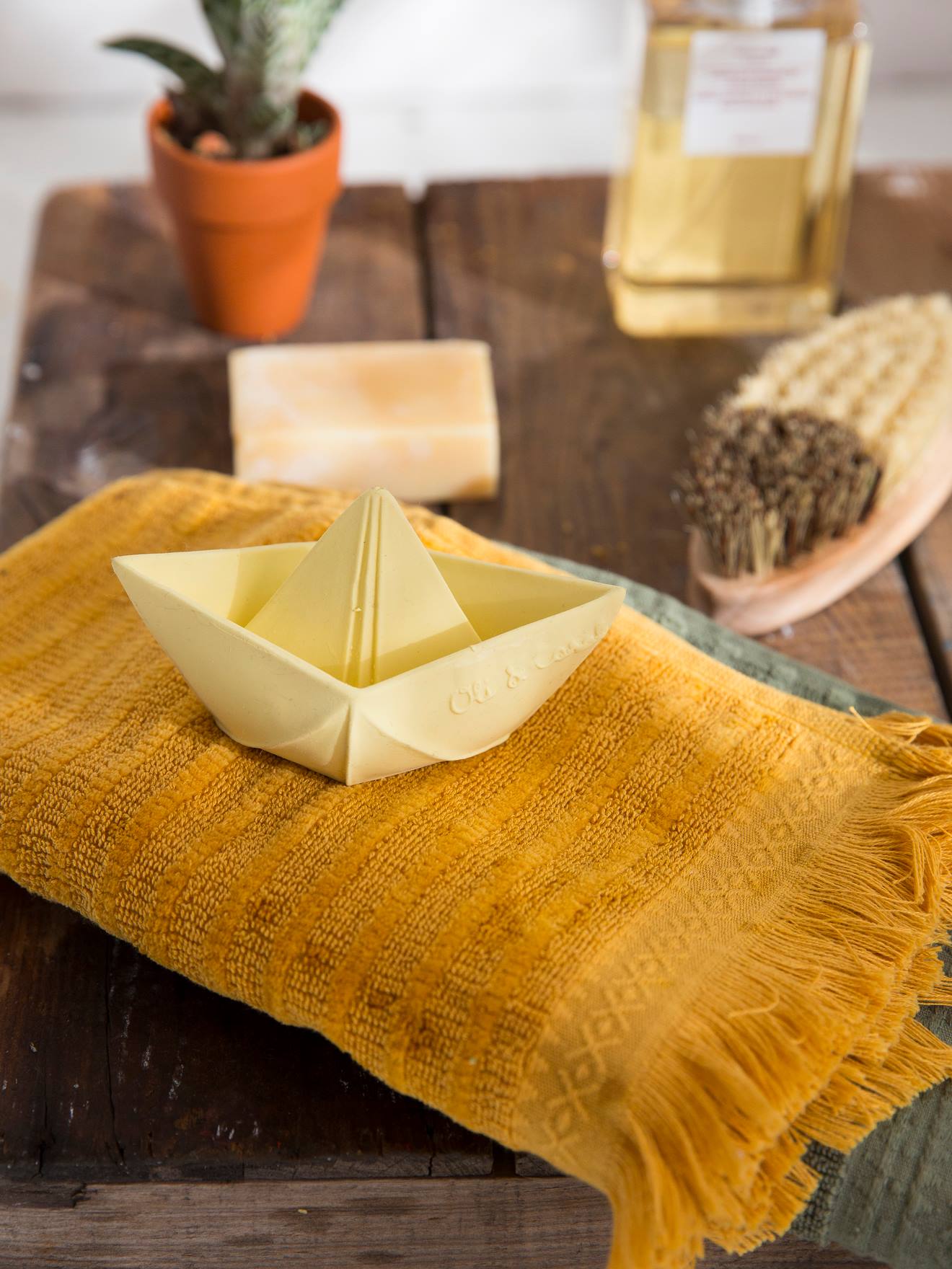 Origami boot badspeeltje - OLI & CAROL vanille