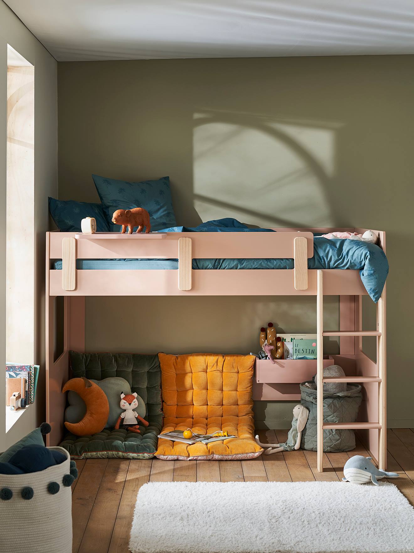 Mezzaninebed op halve hoogte EVEREST roze