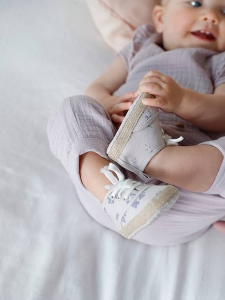 Soepele slofjes met veters voor babymeisje lila - vertbaudet enfant 