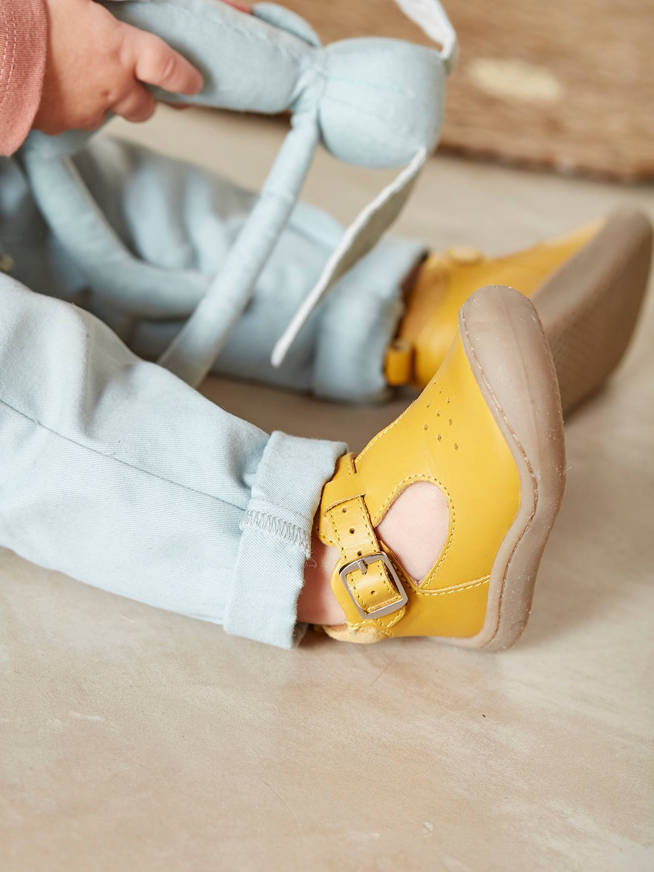 Zacht lederen sandalen voor meisjes om te kruipen mosterdgeel