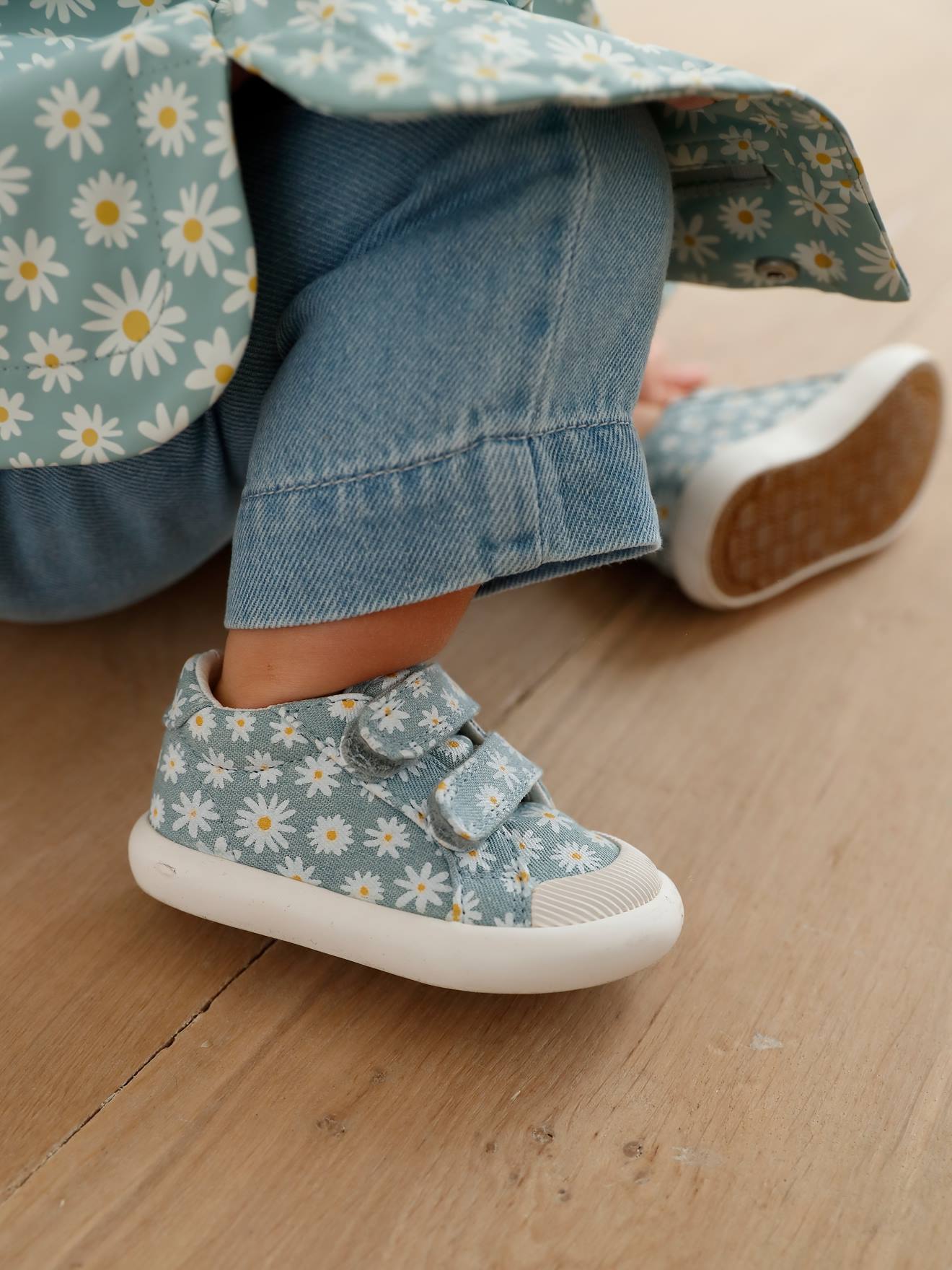 Stoffen tennisschoenen met klittenband voor babymeisjes blauwe madeliefjesprint
