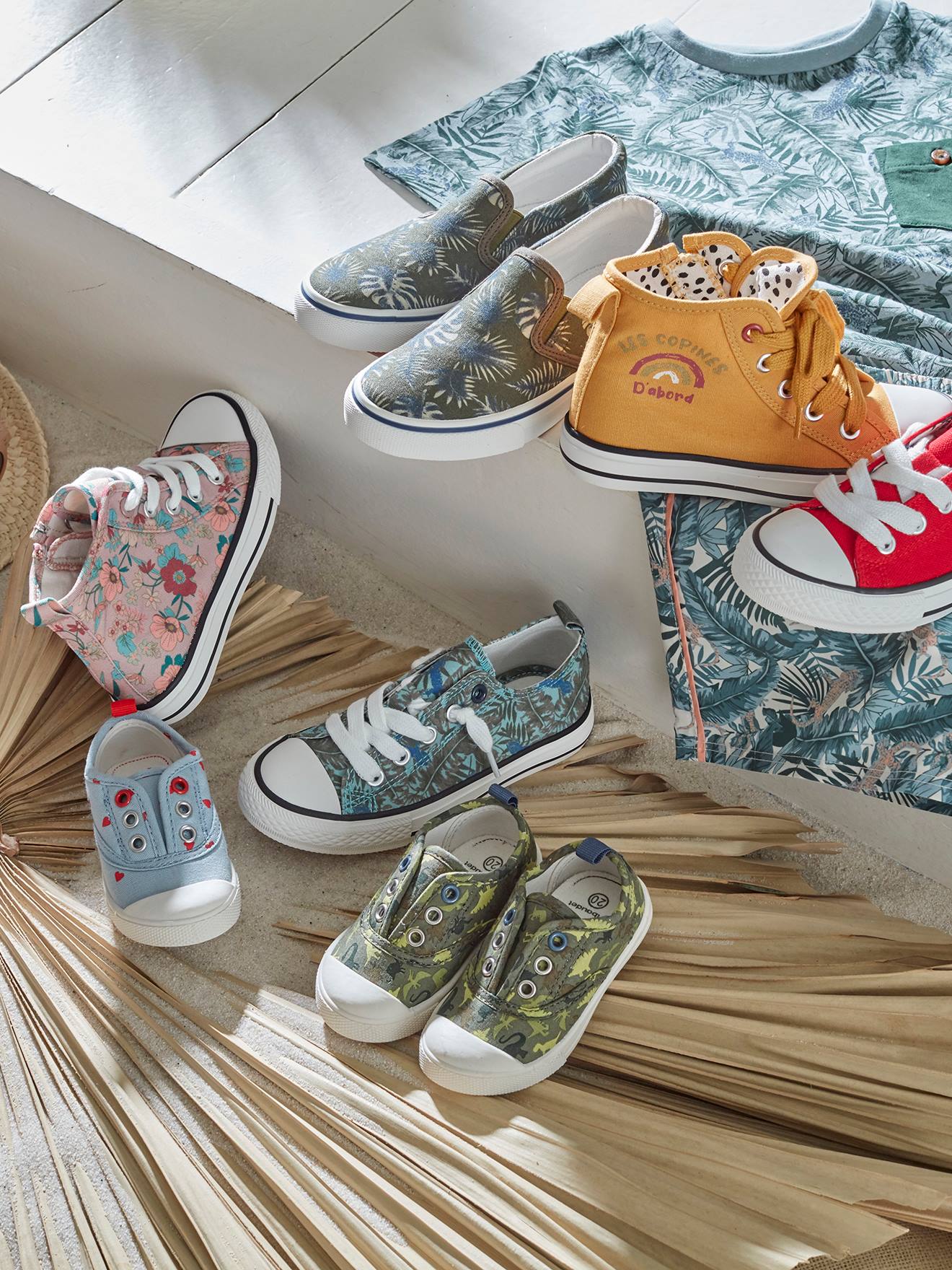 Elastische stoffen sneakers babyjongen groen met print