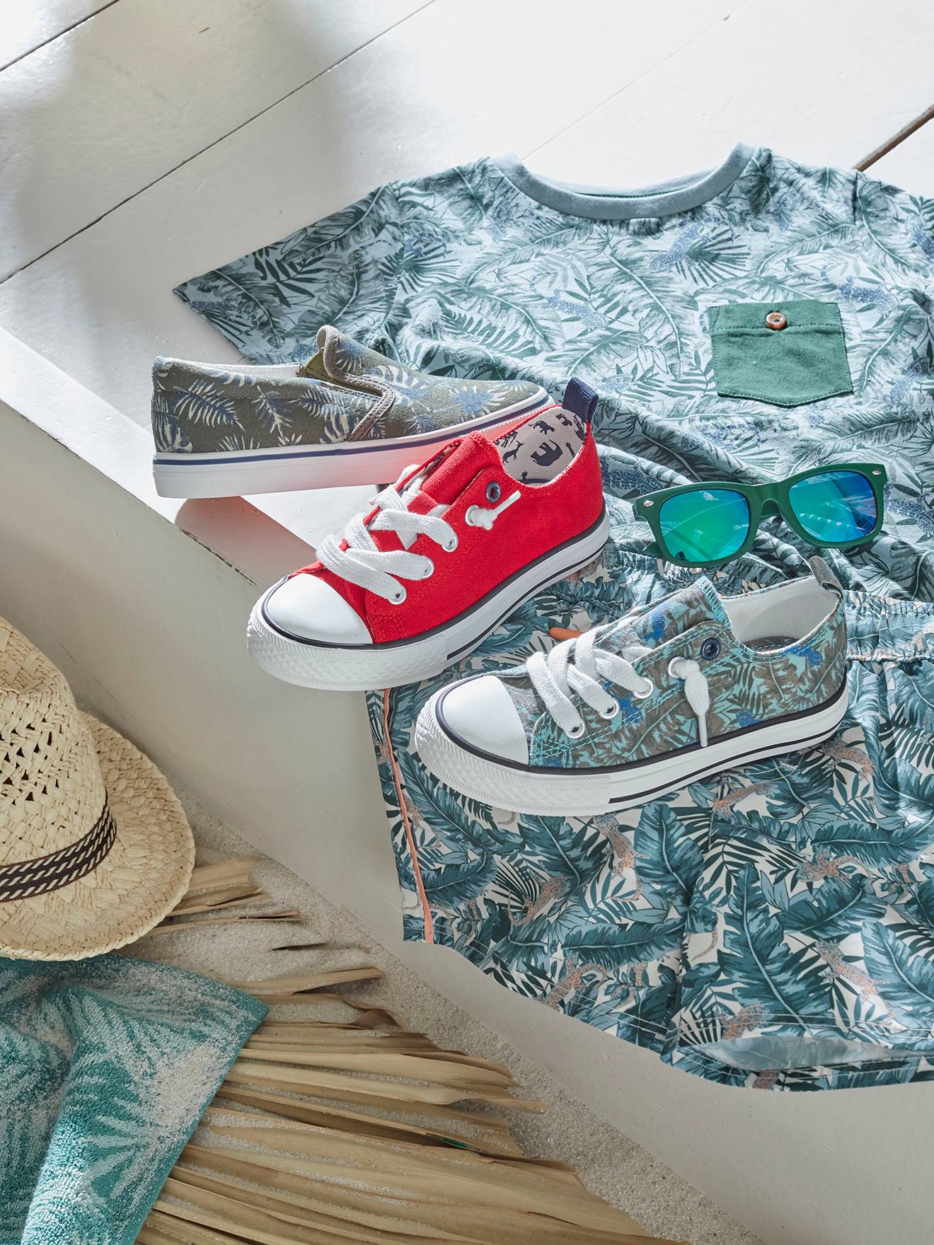 Slip-on sneakers voor jongens - kaki met tropische print, Schoenen