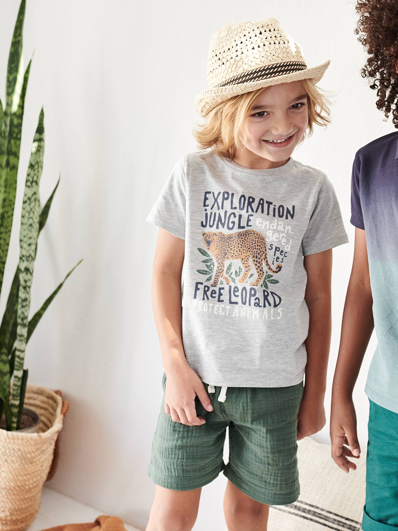 Jongensset met luipaard T-shirt en bermuda van katoengaas kakigroen
