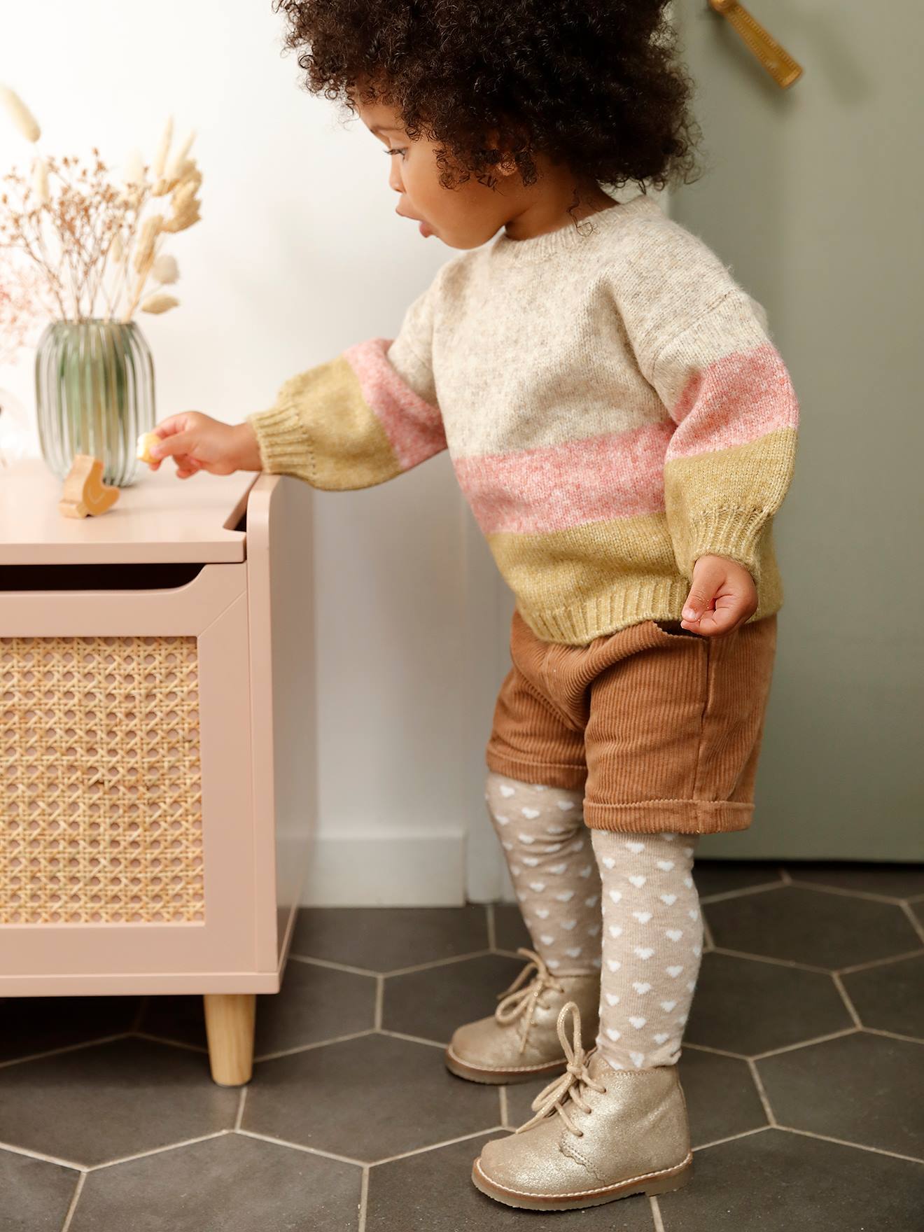 Gebreide babytrui met brede strepen beige roze