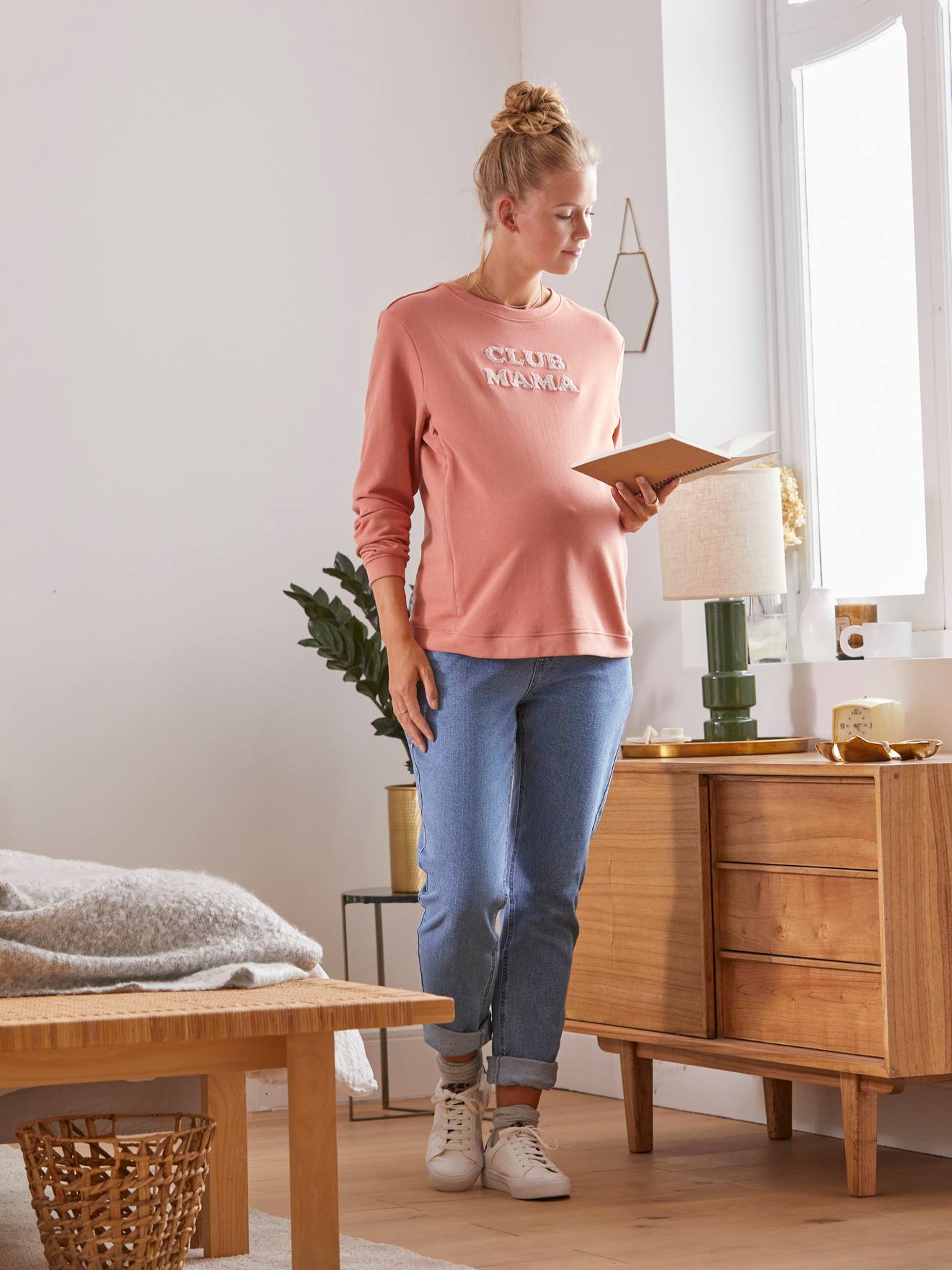 Fleece sweatshirt met tekst over zwangerschap en borstvoeding chocoladebruin