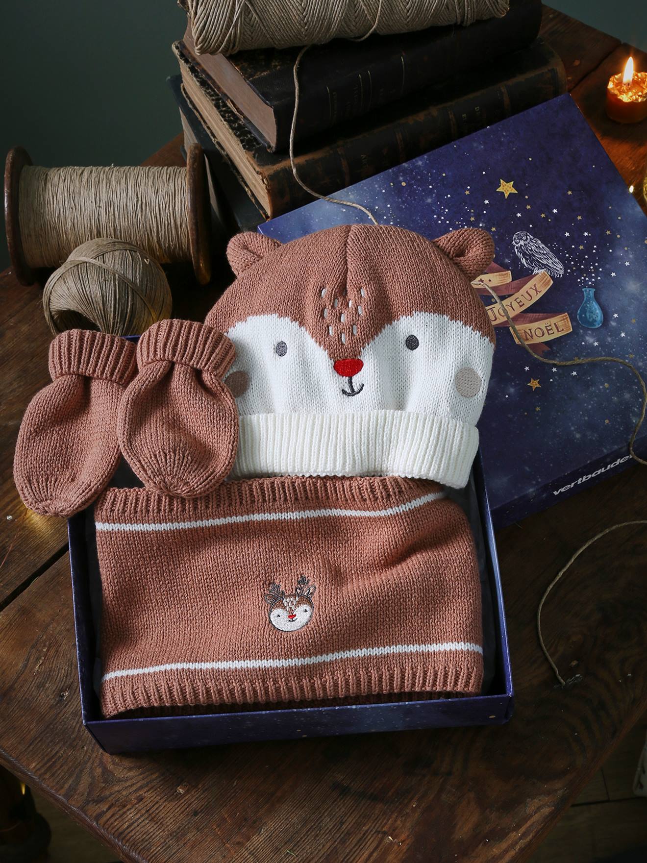 Set muts + ronde sjaal + wanten baby met rendier kerst kaneel