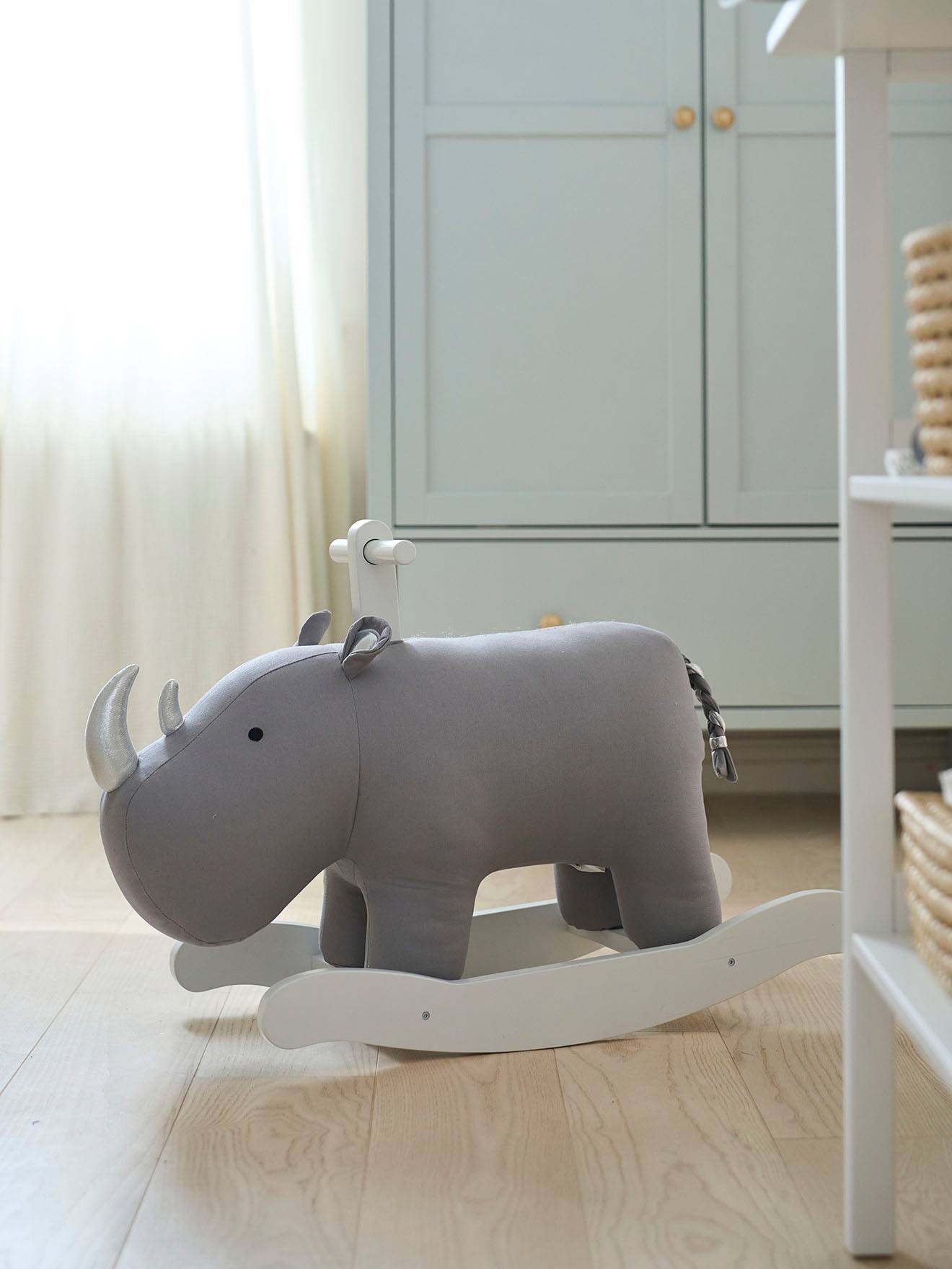 Schommelneushoorn grijs