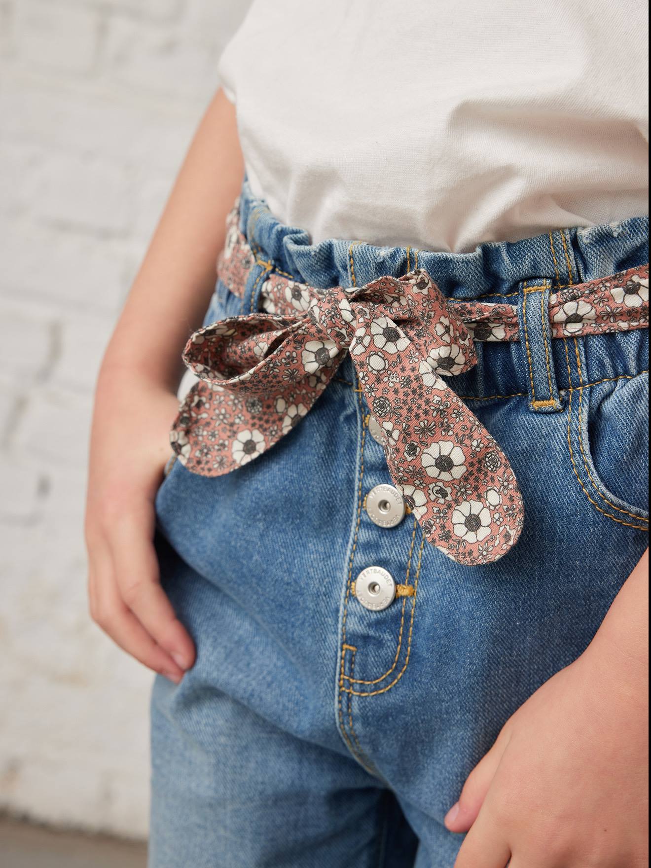 Paperbag jeans met bloemenriem voor meisjes stone afbeelding