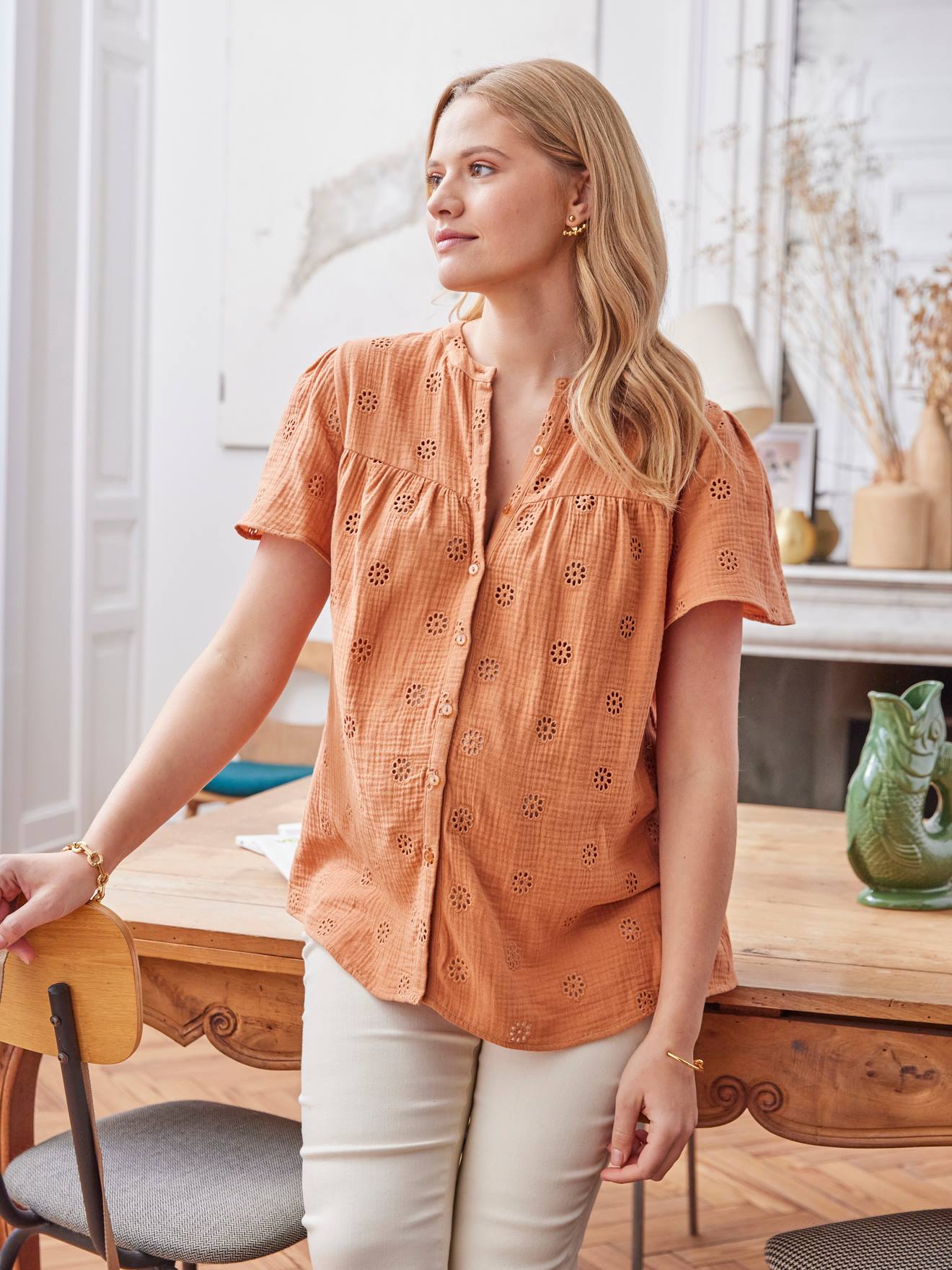 Zwangerschaps- en borstvoedingsblouse van katoengaas terracotta afbeelding
