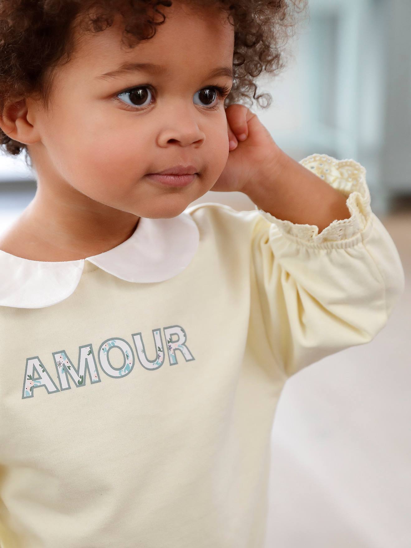 Sweater met tekst en claudinekraag voor meisjesbaby pastelgeel