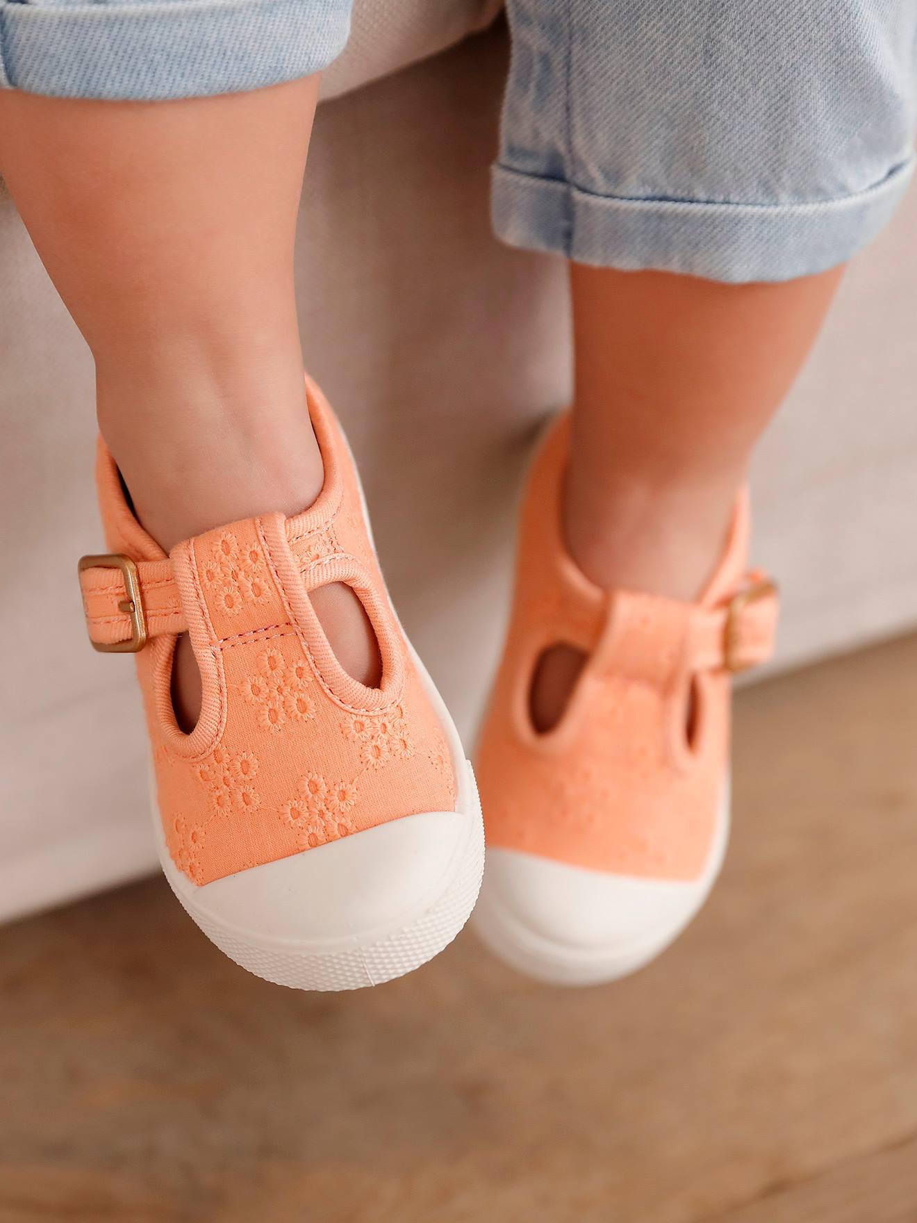 Stoffen schoentjes voor babymeisjes perzik