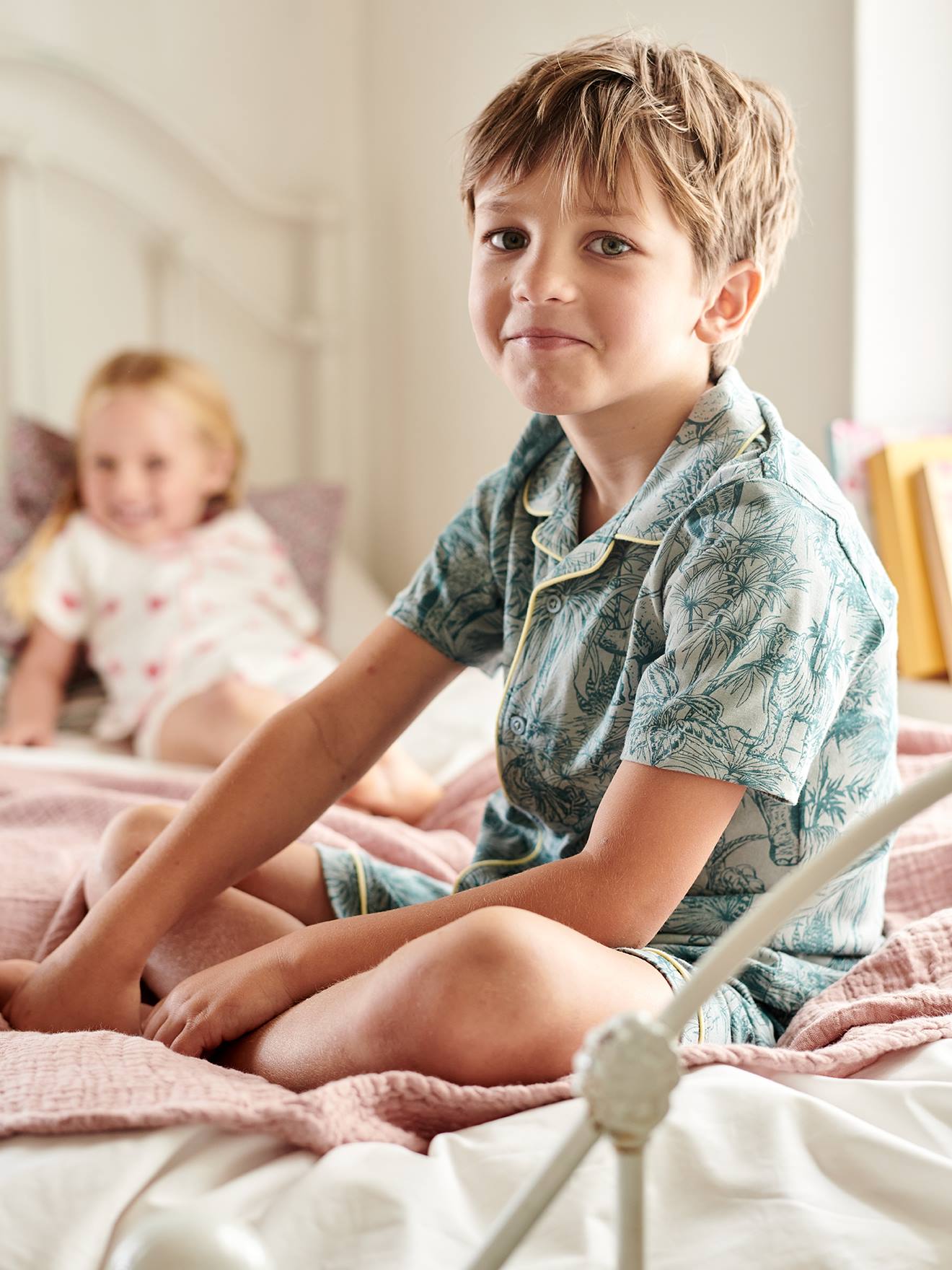 Pyjamashort met jungleprint voor jongens saliegroen