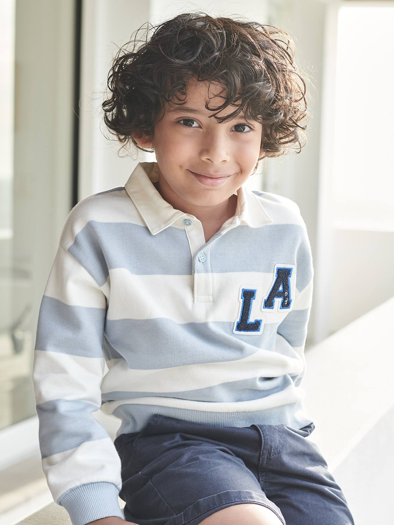 Gestreept jongenspoloshirt in schoolstijl blauw, gestreept