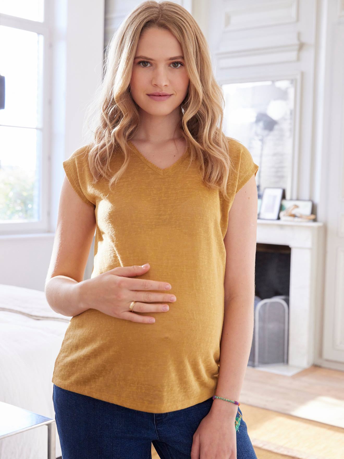 T-shirt met V-hals van katoen en linnen voor zwangerschap en borstvoeding saffraan