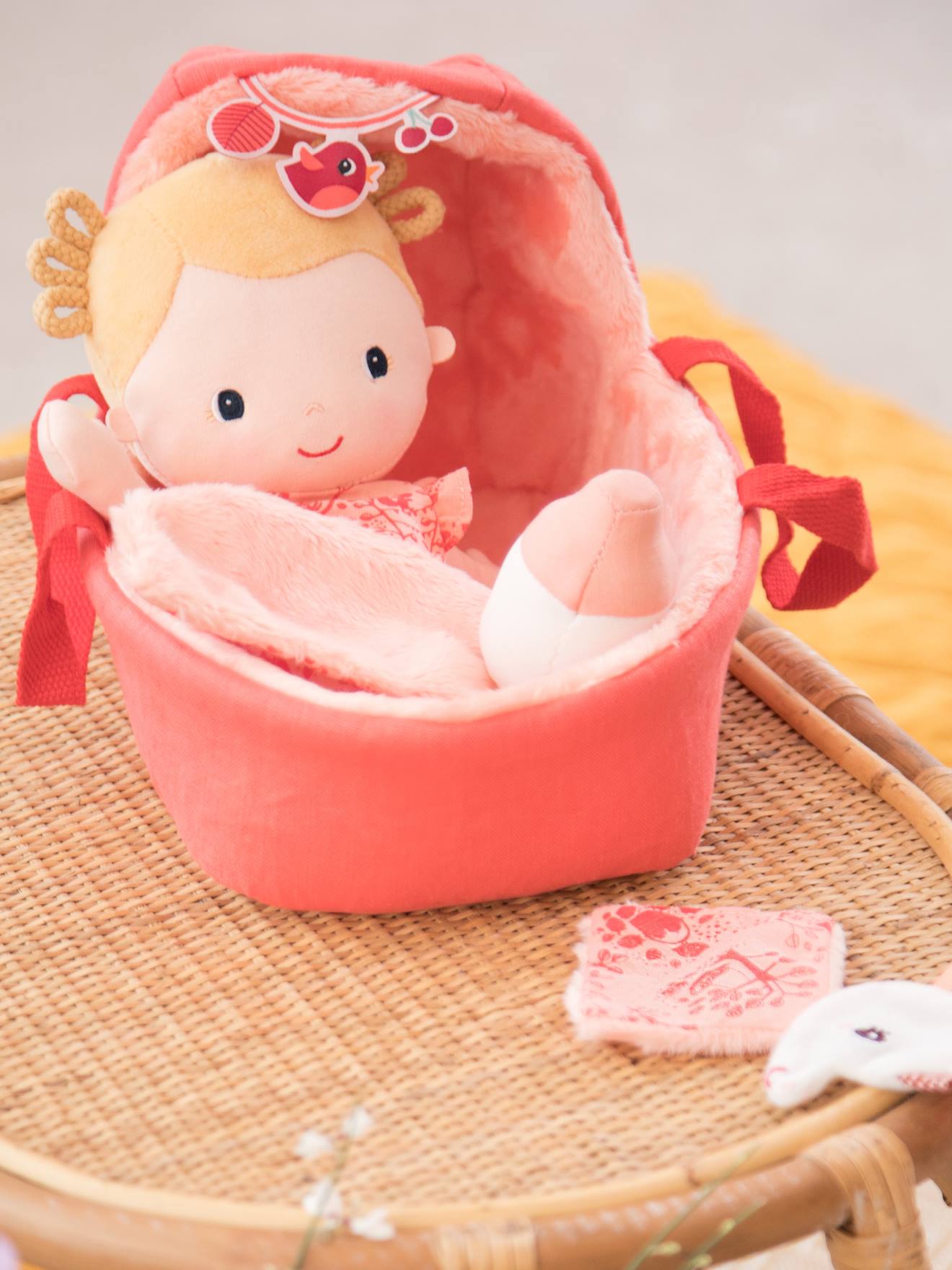 Baby Lena en haar wiegje - LILLIPUTIENS rozen afbeelding