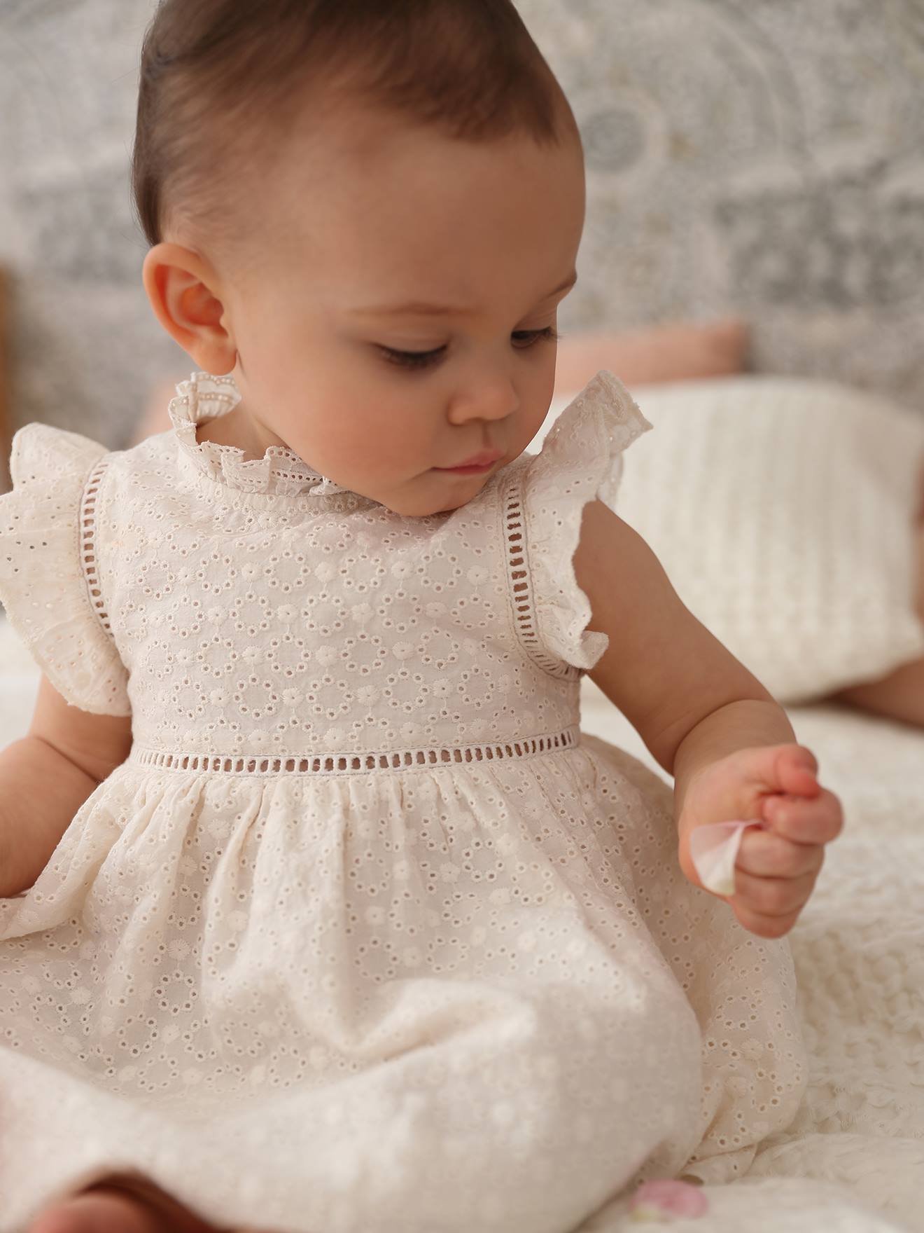 Baby jurk met Engels borduurwerk ecru