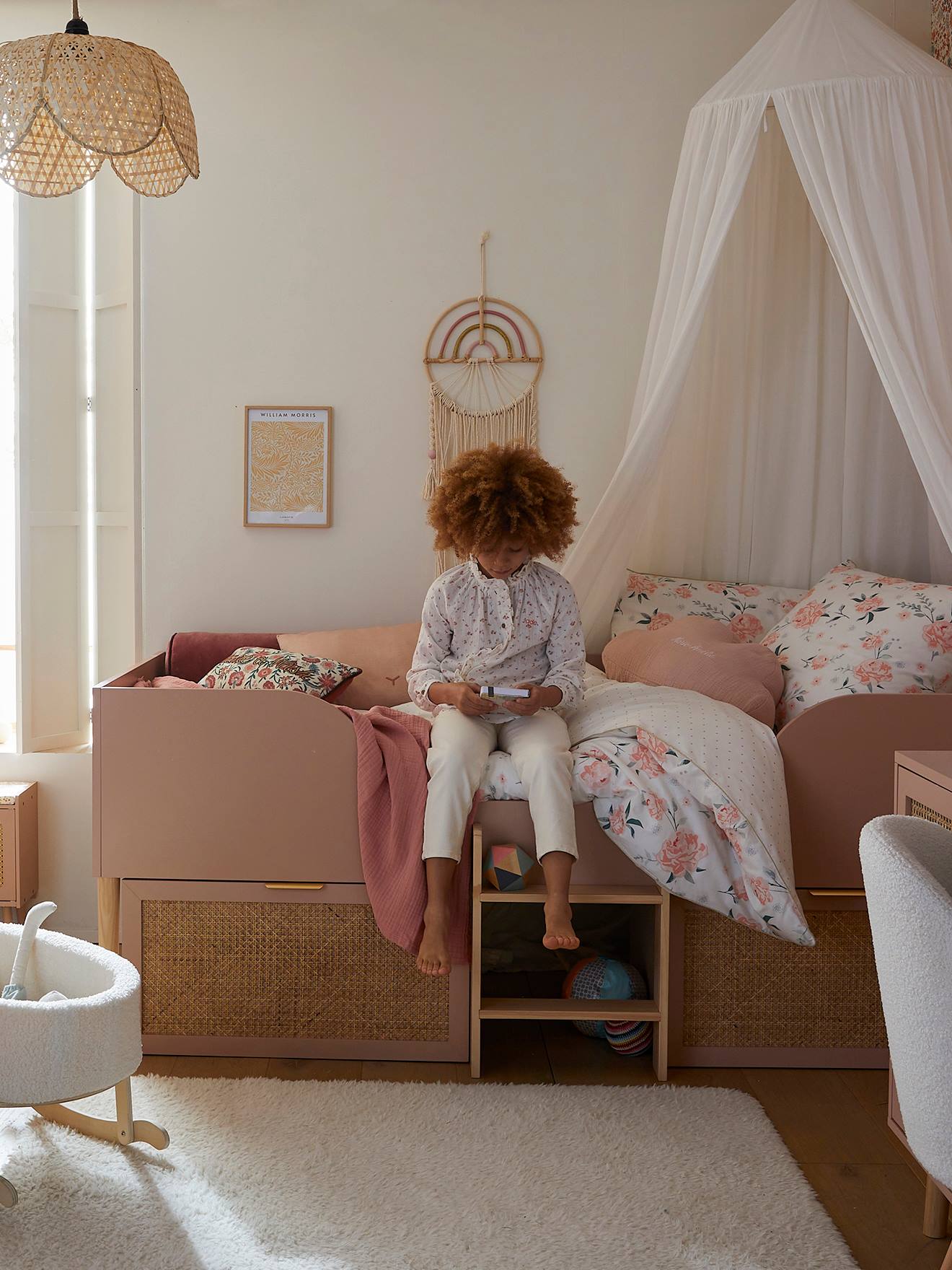 Verhoogd kinderbed met rieten opbergruimte LIGNE POΓSIE nude