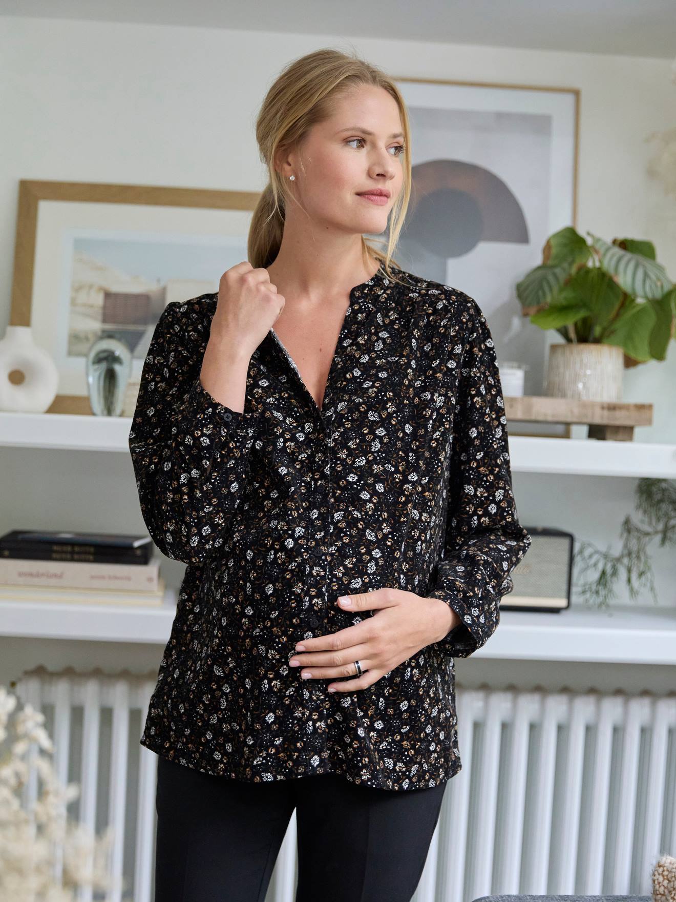 Zwangerschaps- en voedingsblouse van ribfluweel met print zwart afbeelding
