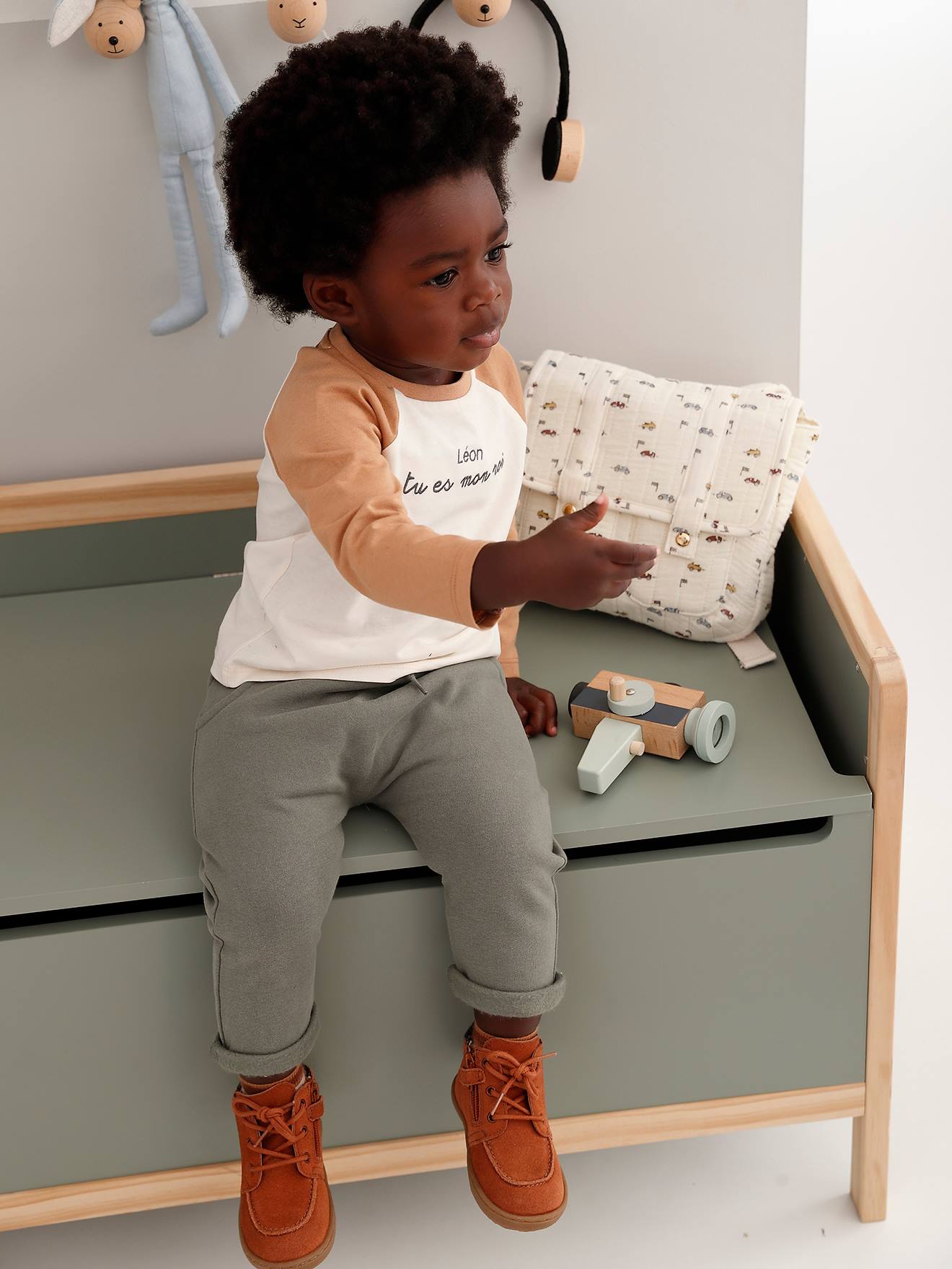 Babyset: T-shirt om te personaliseren + fleece broek groen