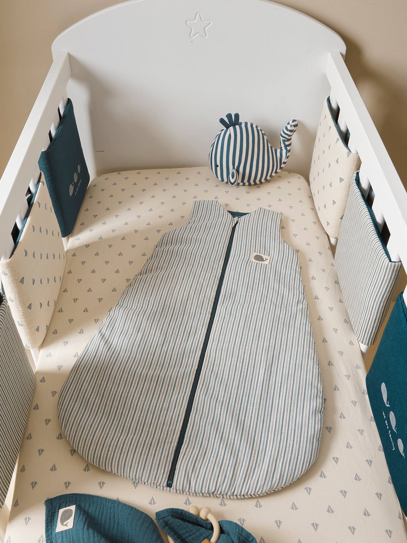 Stootrand NAVY SEA, bevat linnen veel blauw