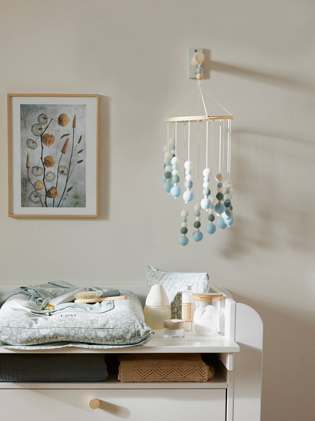 Vilten spiraal hangdecoratie saliegroen
