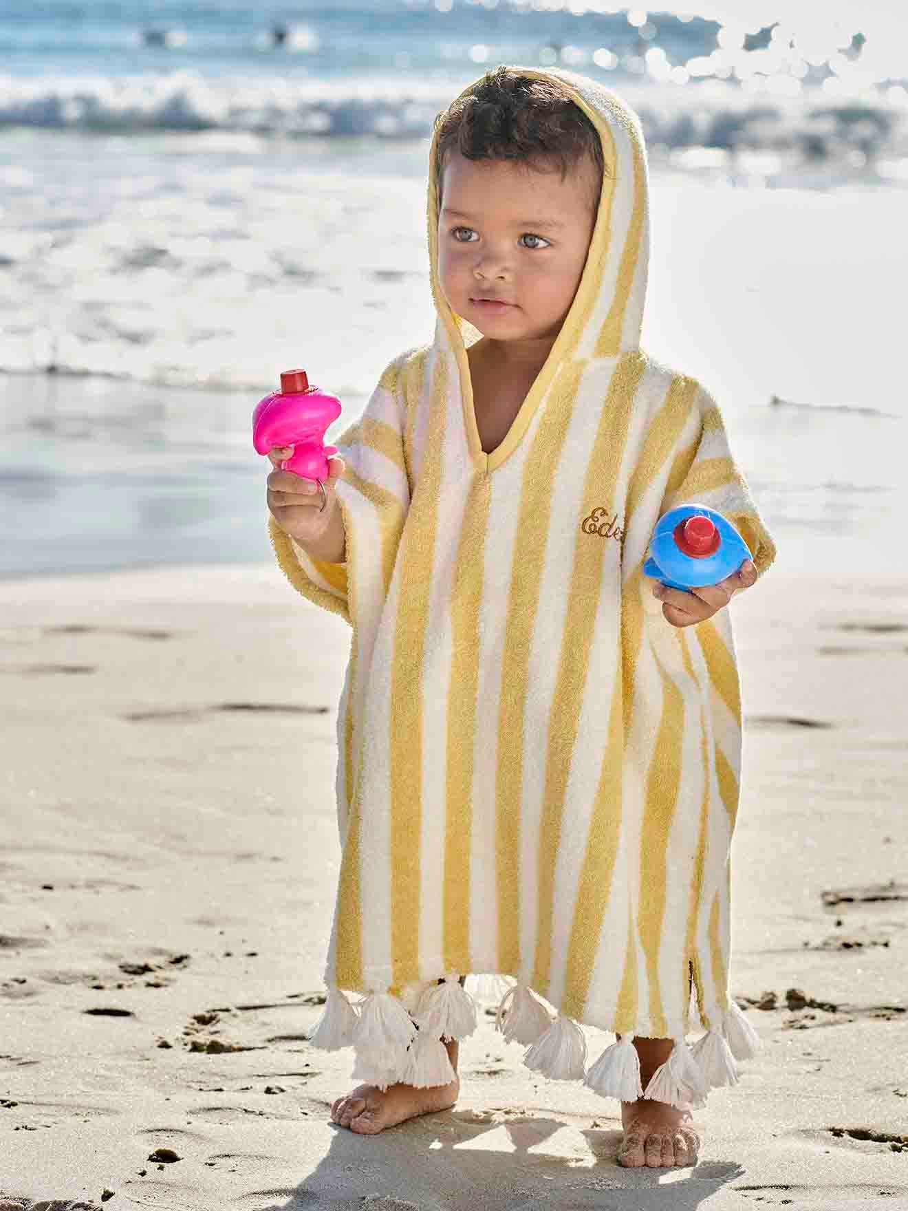 Personaliseerbare gestreepte baby-badponcho geel, gestreept